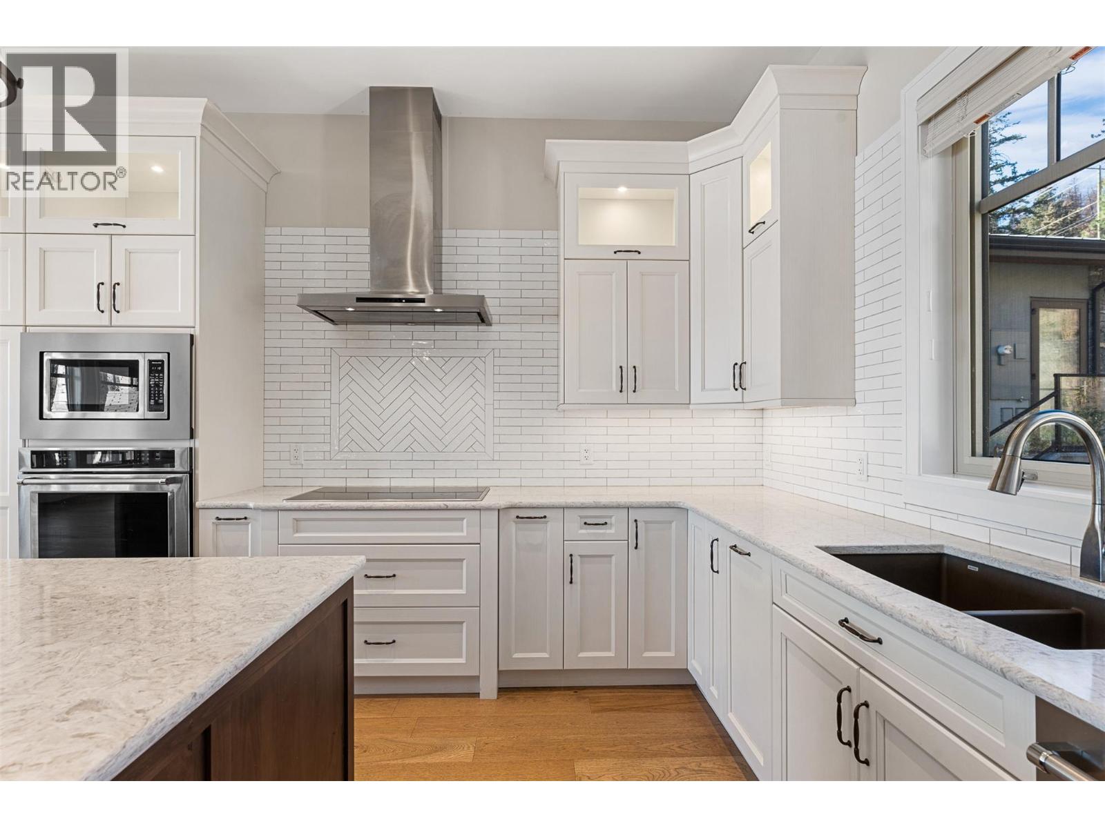 Picture for 2329 Westside  Place https://www.cirrealty.ca/reb/bc/4/10366694_22.jpg