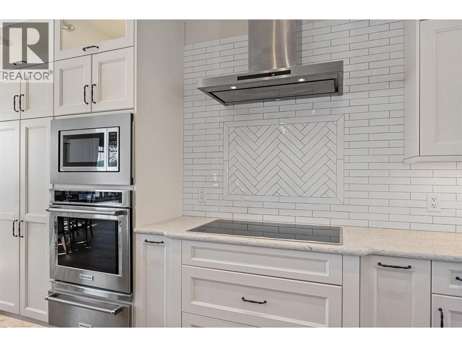 Picture for 2329 Westside  Place https://www.cirrealty.ca/reb/bc/4/10366694_23.jpg