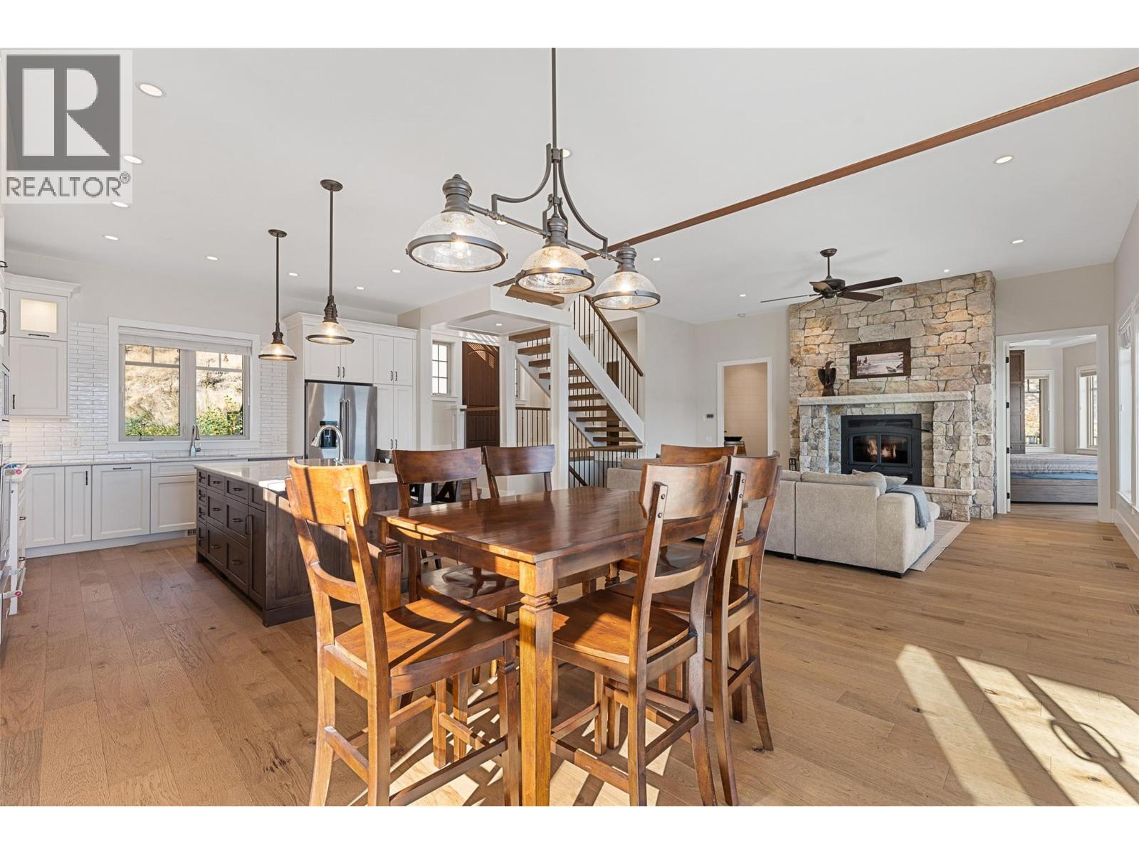 Picture for 2329 Westside  Place https://www.cirrealty.ca/reb/bc/4/10366694_32.jpg