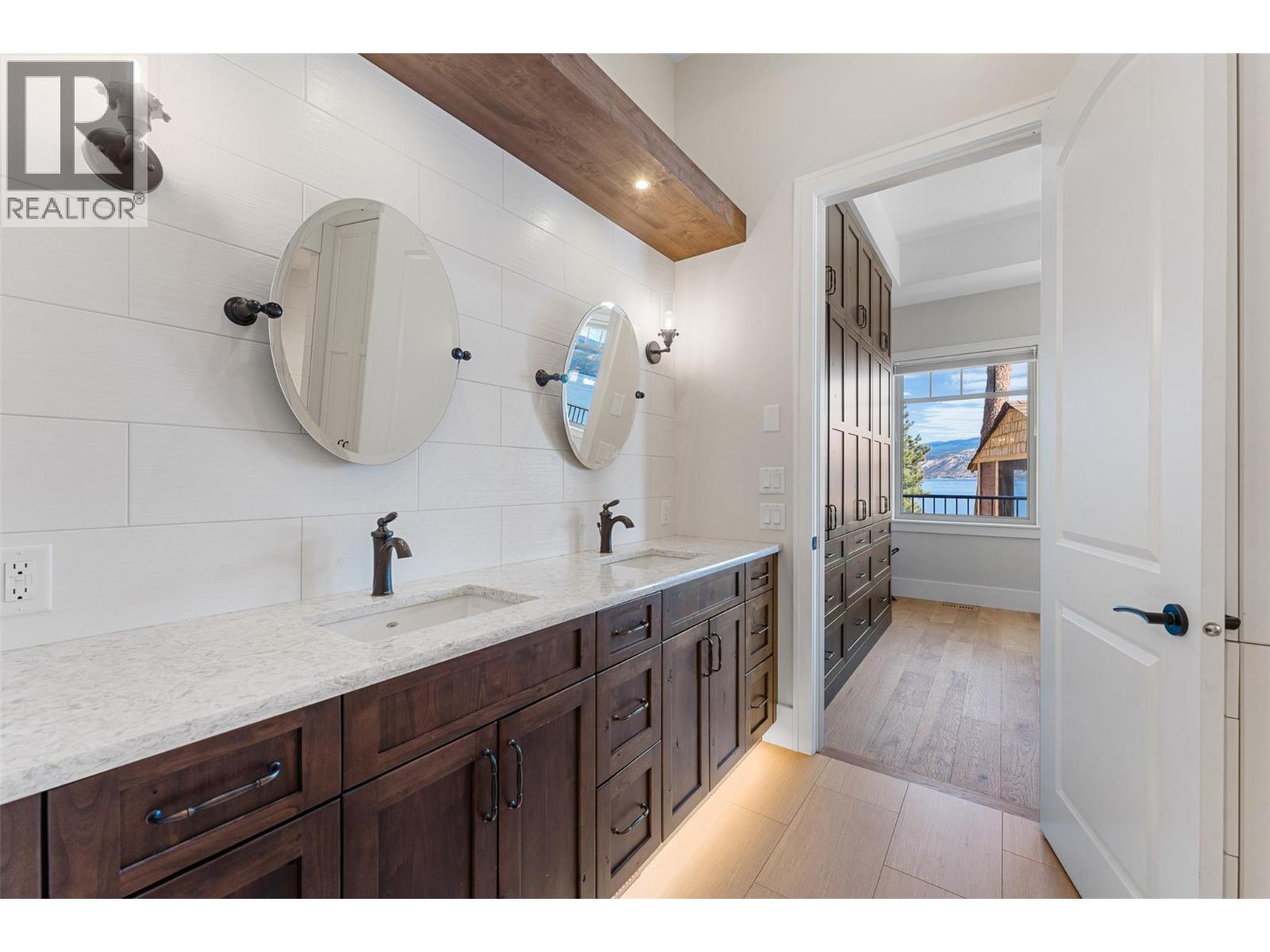 Picture for 2329 Westside  Place https://www.cirrealty.ca/reb/bc/4/10366694_36.jpg