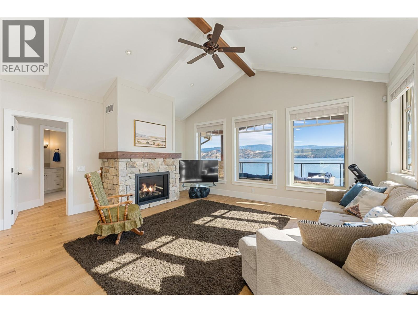 Picture for 2329 Westside  Place https://www.cirrealty.ca/reb/bc/4/10366694_45.jpg