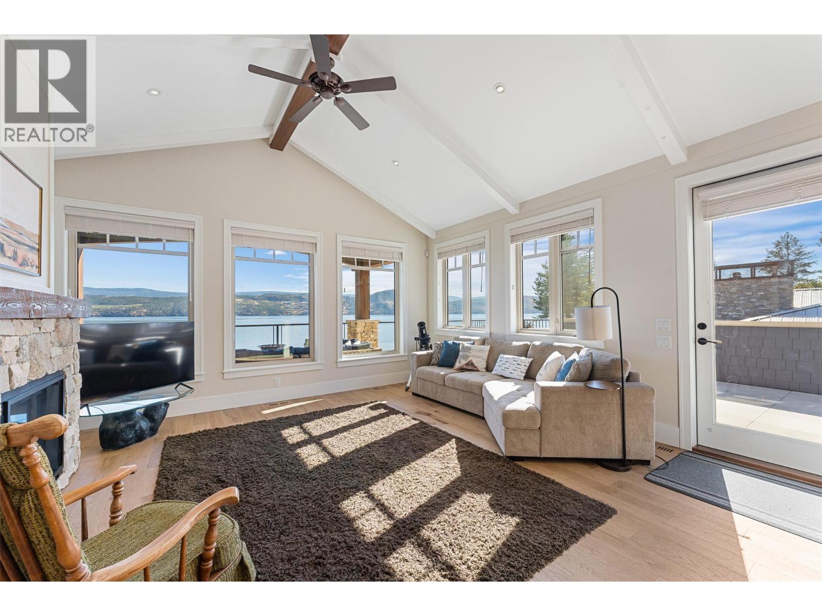 Picture for 2329 Westside  Place https://www.cirrealty.ca/reb/bc/4/10366694_46.jpg