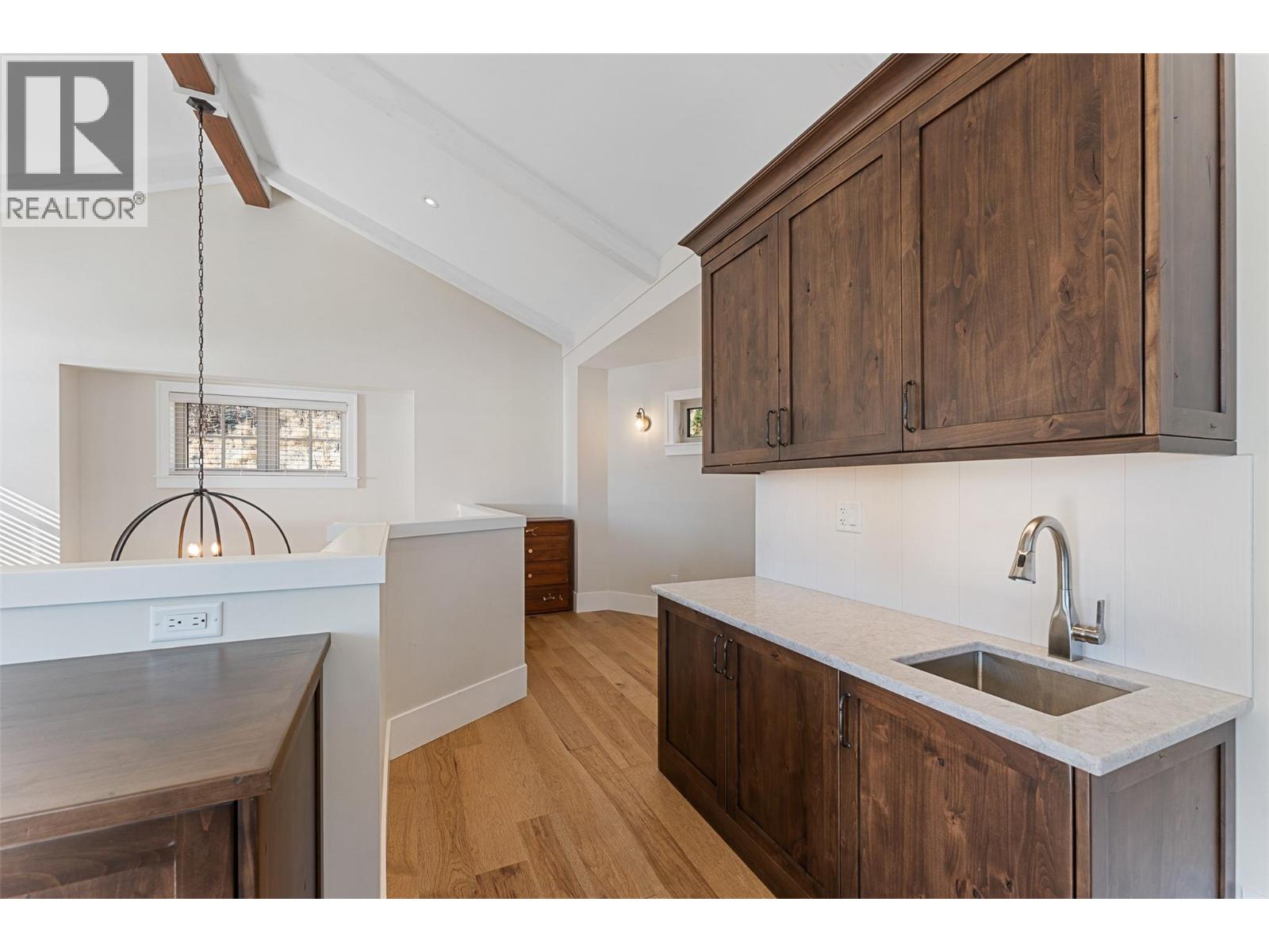 Picture for 2329 Westside  Place https://www.cirrealty.ca/reb/bc/4/10366694_48.jpg