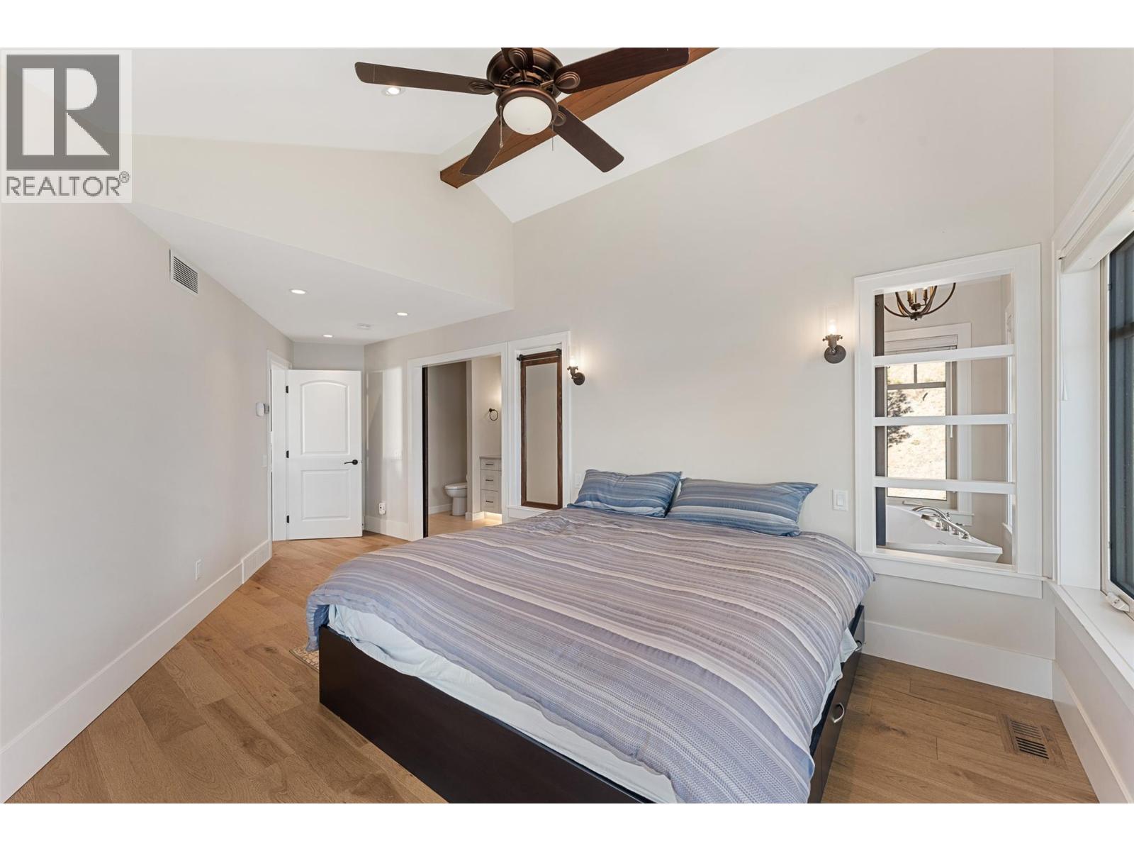 Picture for 2329 Westside  Place https://www.cirrealty.ca/reb/bc/4/10366694_51.jpg