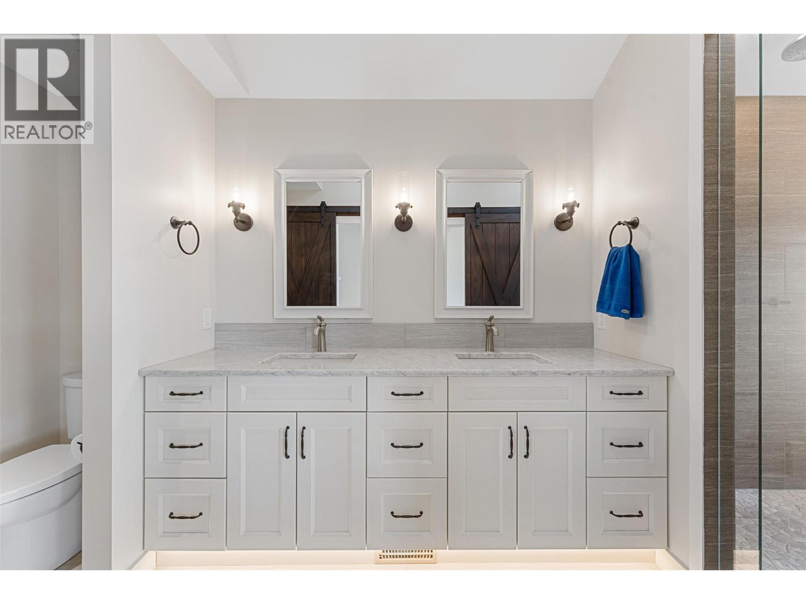 Picture for 2329 Westside  Place https://www.cirrealty.ca/reb/bc/4/10366694_52.jpg