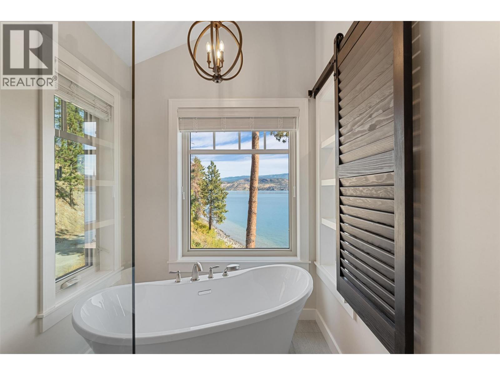 Picture for 2329 Westside  Place https://www.cirrealty.ca/reb/bc/4/10366694_55.jpg