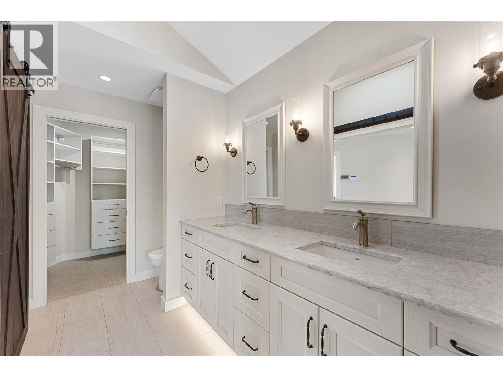 Picture for 2329 Westside  Place https://www.cirrealty.ca/reb/bc/4/10366694_56.jpg