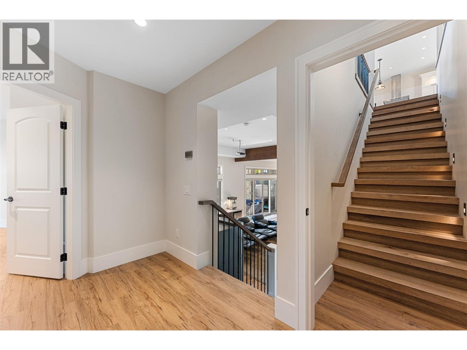 Picture for 2329 Westside  Place https://www.cirrealty.ca/reb/bc/4/10366694_64.jpg