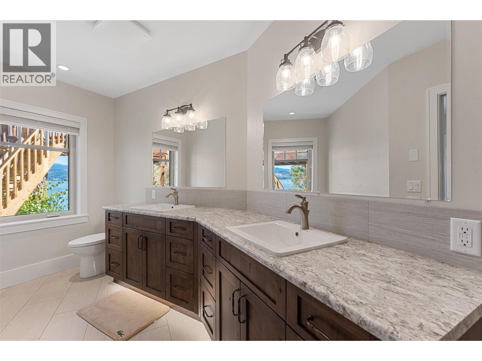 Picture for 2329 Westside  Place https://www.cirrealty.ca/reb/bc/4/10366694_68.jpg