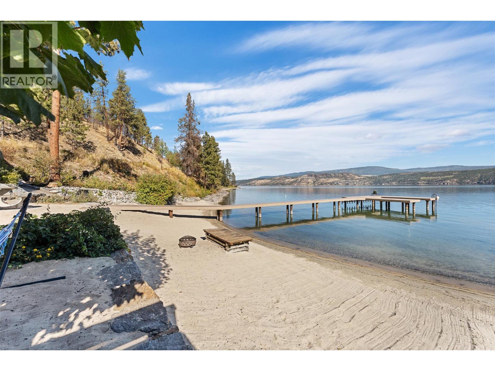 Picture for 2329 Westside  Place https://www.cirrealty.ca/reb/bc/4/10366694_80.jpg