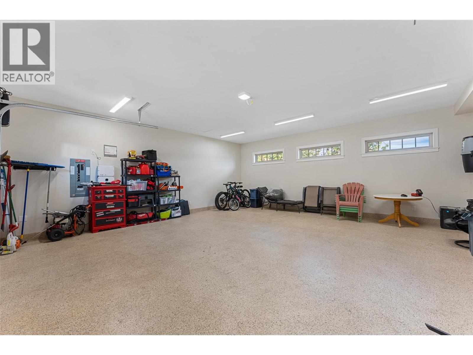 Picture for 2329 Westside  Place https://www.cirrealty.ca/reb/bc/4/10366694_91.jpg