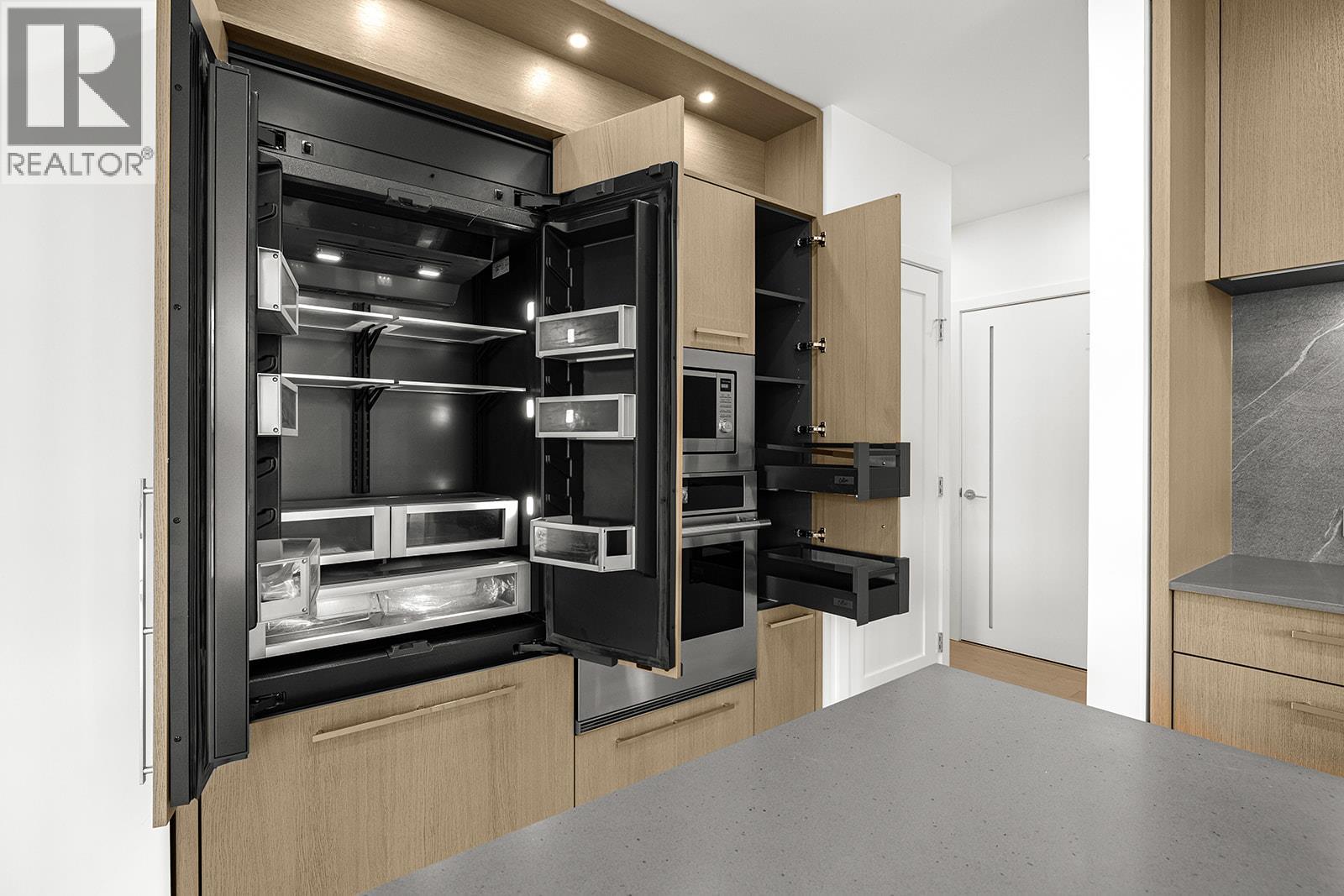 Picture for Unit #509, 3409 Lakeshore  Road https://www.cirrealty.ca/reb/bc/4/10366724_11.jpg