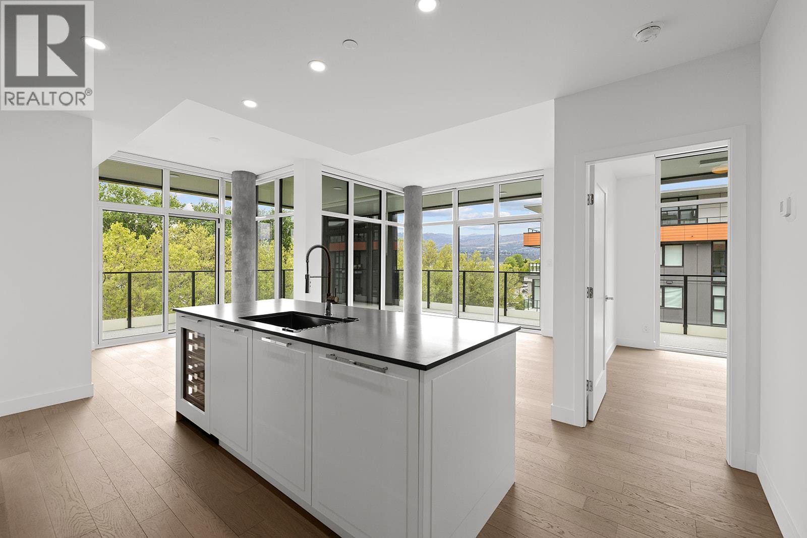 Picture for Unit #509, 3409 Lakeshore  Road https://www.cirrealty.ca/reb/bc/4/10366724_12.jpg