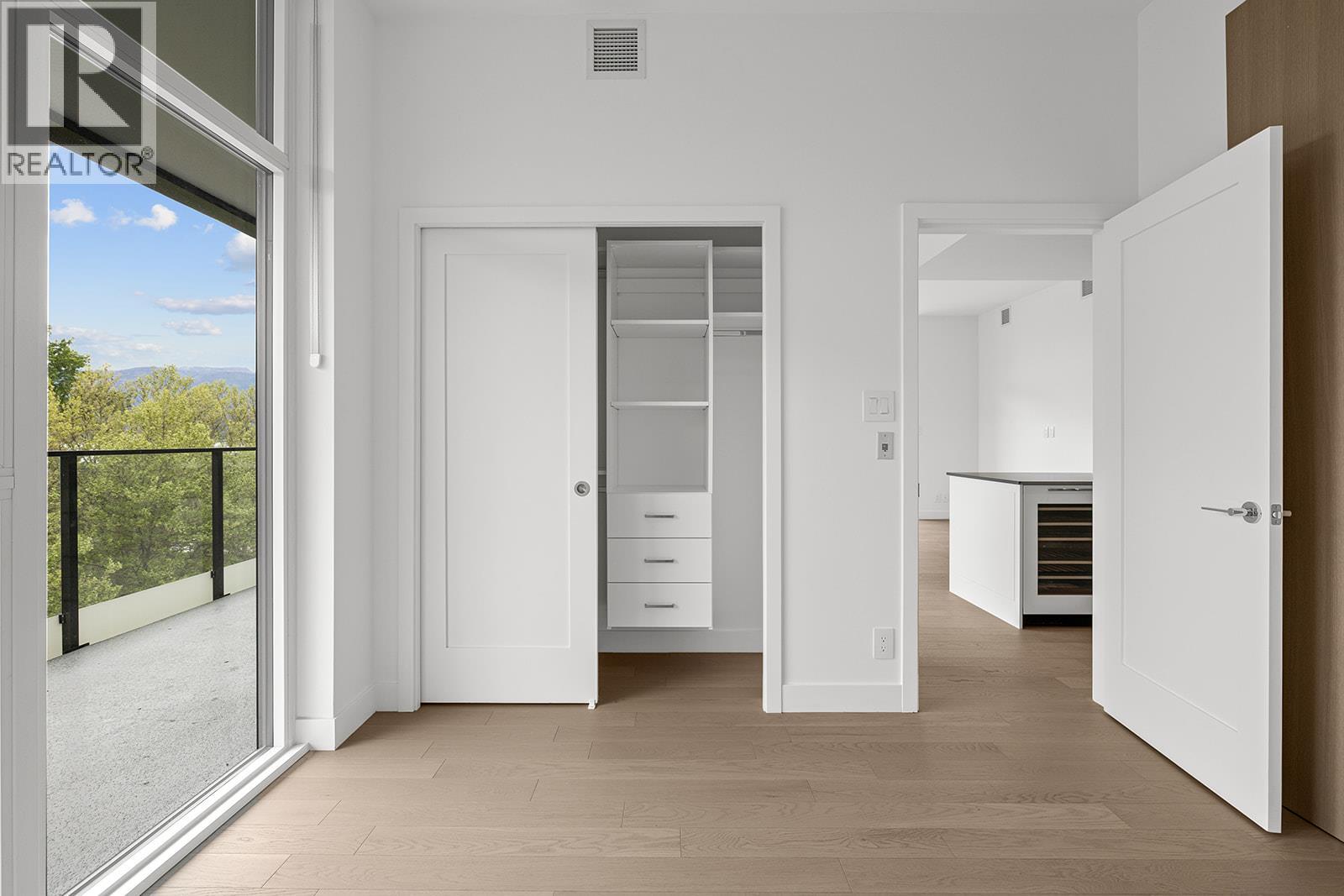 Picture for Unit #509, 3409 Lakeshore  Road https://www.cirrealty.ca/reb/bc/4/10366724_18.jpg