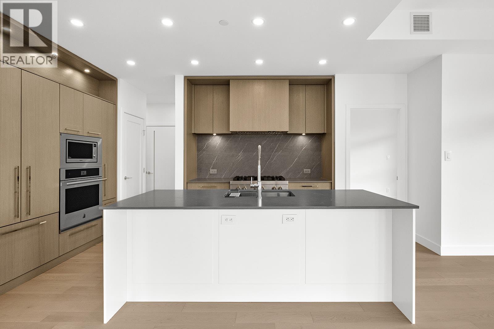 Picture for Unit #509, 3409 Lakeshore  Road https://www.cirrealty.ca/reb/bc/4/10366724_7.jpg