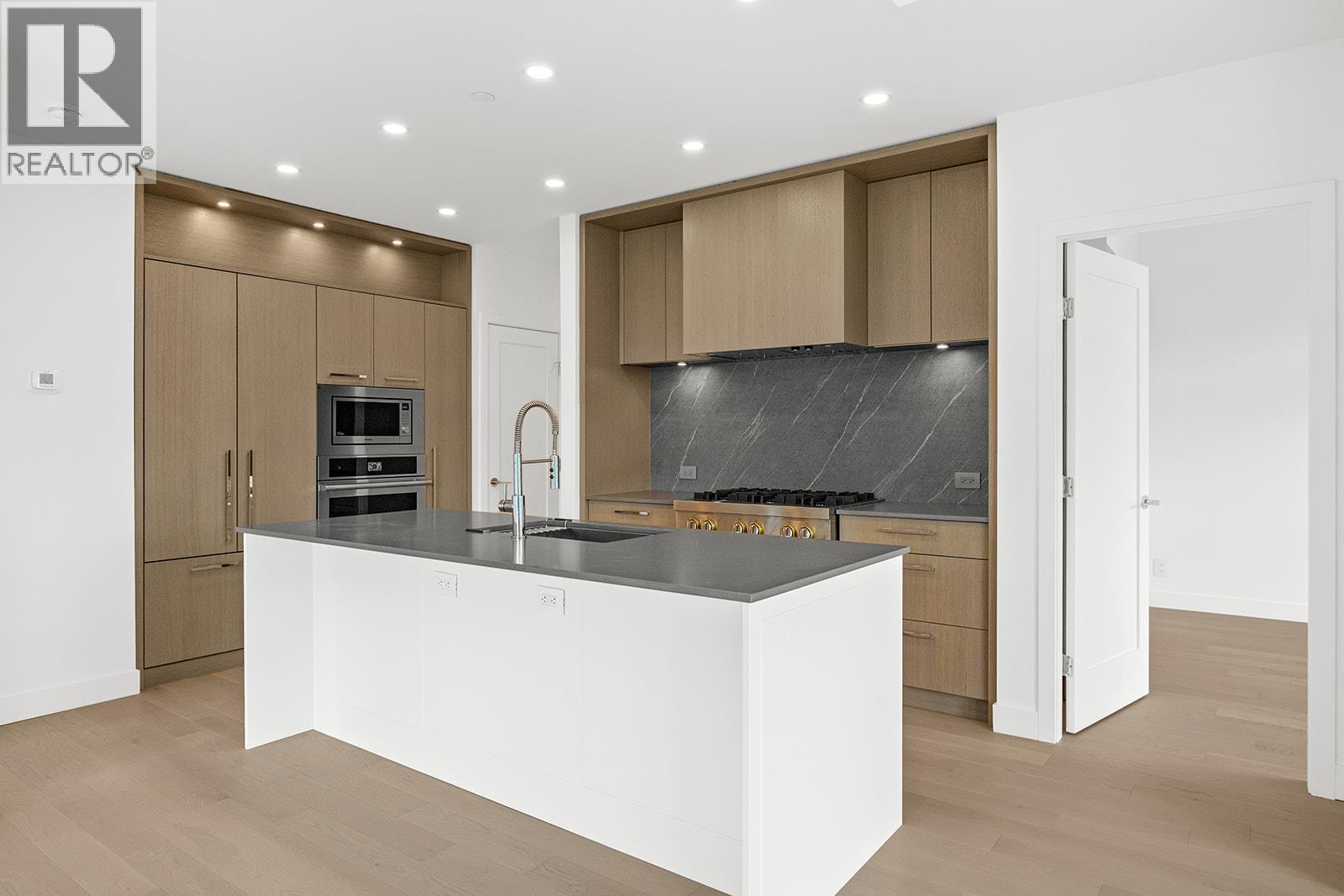 Picture for Unit #509, 3409 Lakeshore  Road https://www.cirrealty.ca/reb/bc/4/10366724_8.jpg