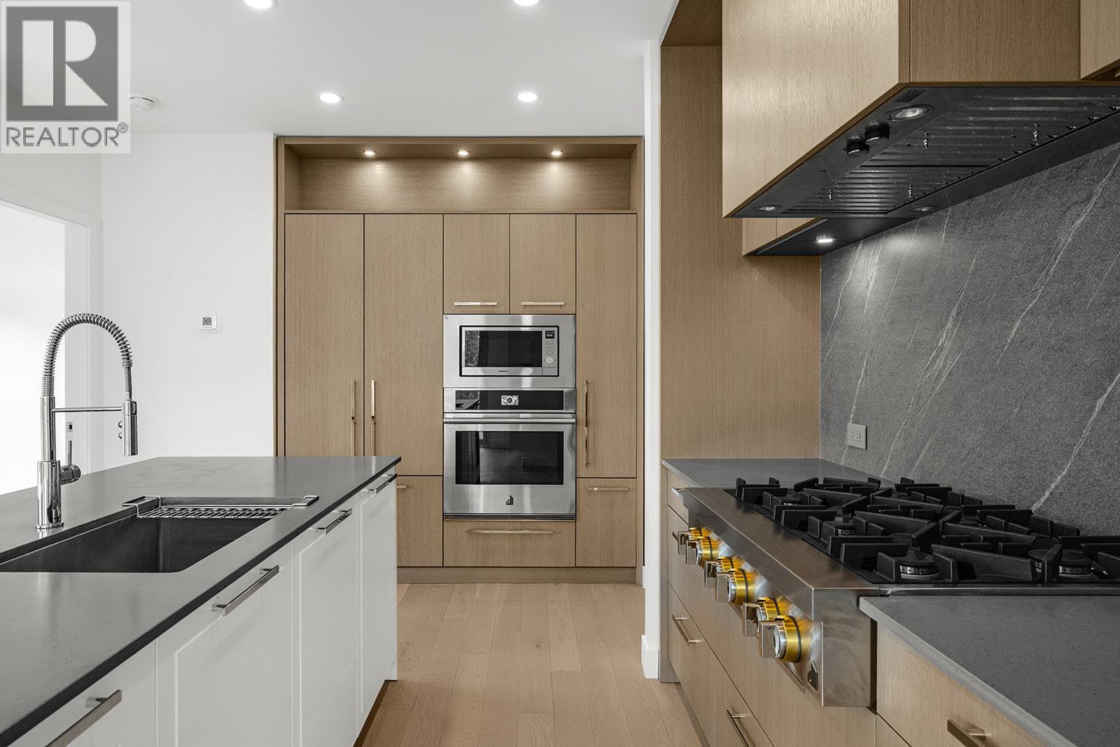 Picture for Unit #509, 3409 Lakeshore  Road https://www.cirrealty.ca/reb/bc/4/10366724_9.jpg