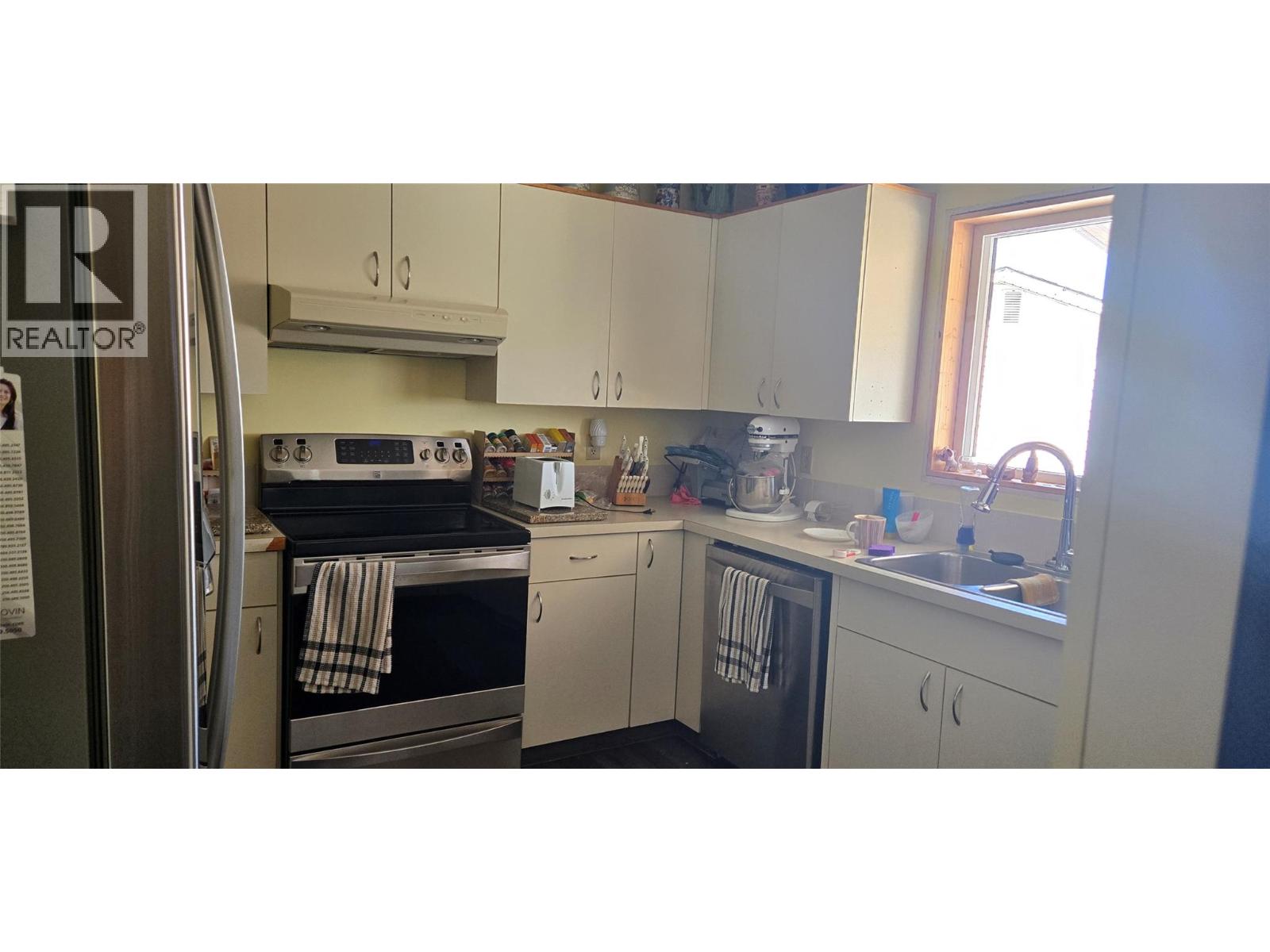 Picture for 9517 62  Avenue https://www.cirrealty.ca/reb/bc/4/10366824_12.jpg