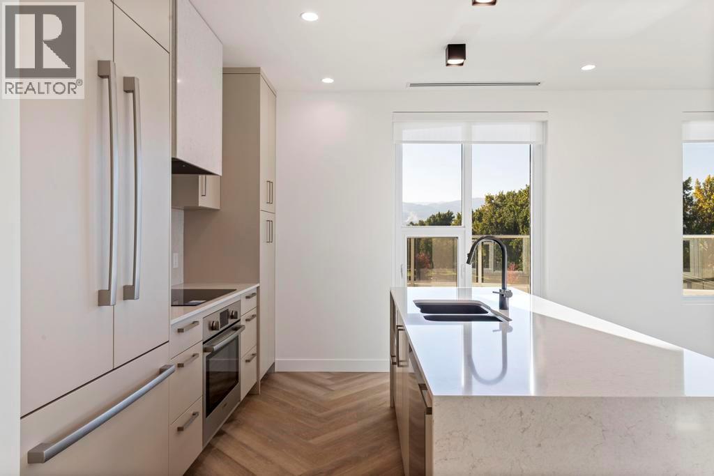 Picture for Unit #509, 3340 Lakeshore  Road https://www.cirrealty.ca/reb/bc/4/10366864_7.jpg