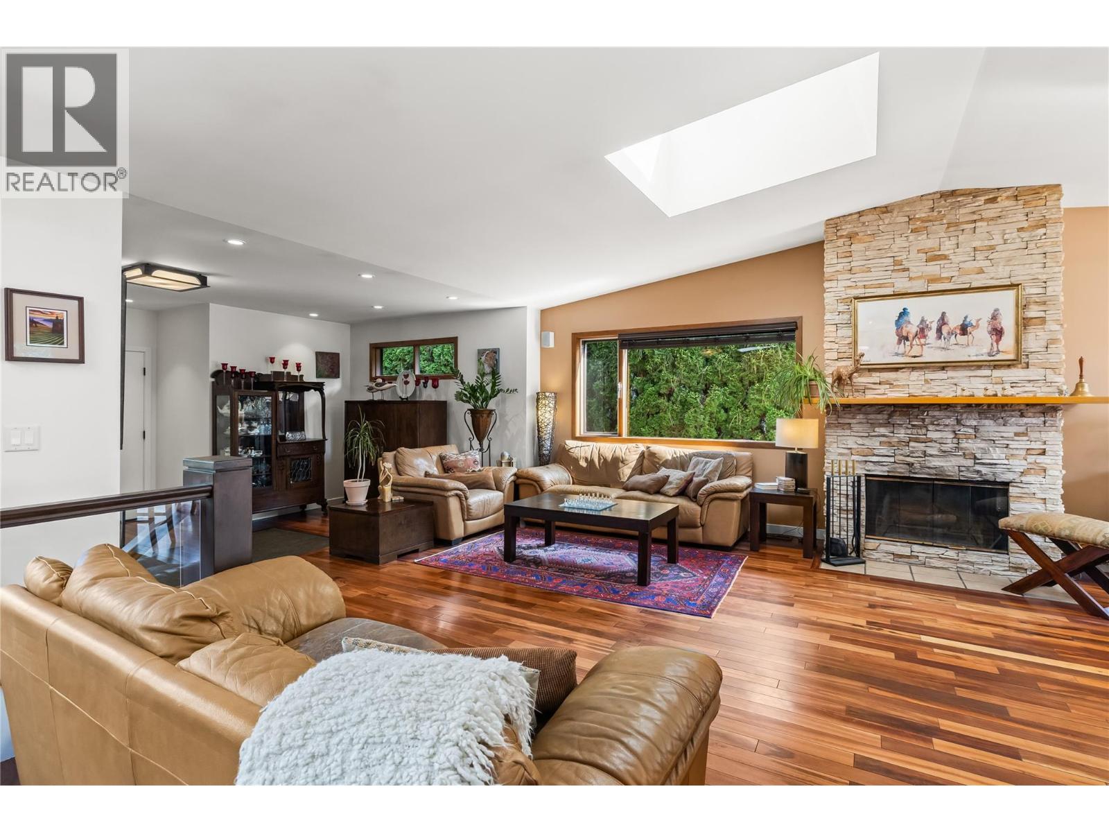 Picture for 3950 June Springs  Road https://www.cirrealty.ca/reb/bc/4/10366944_13.jpg