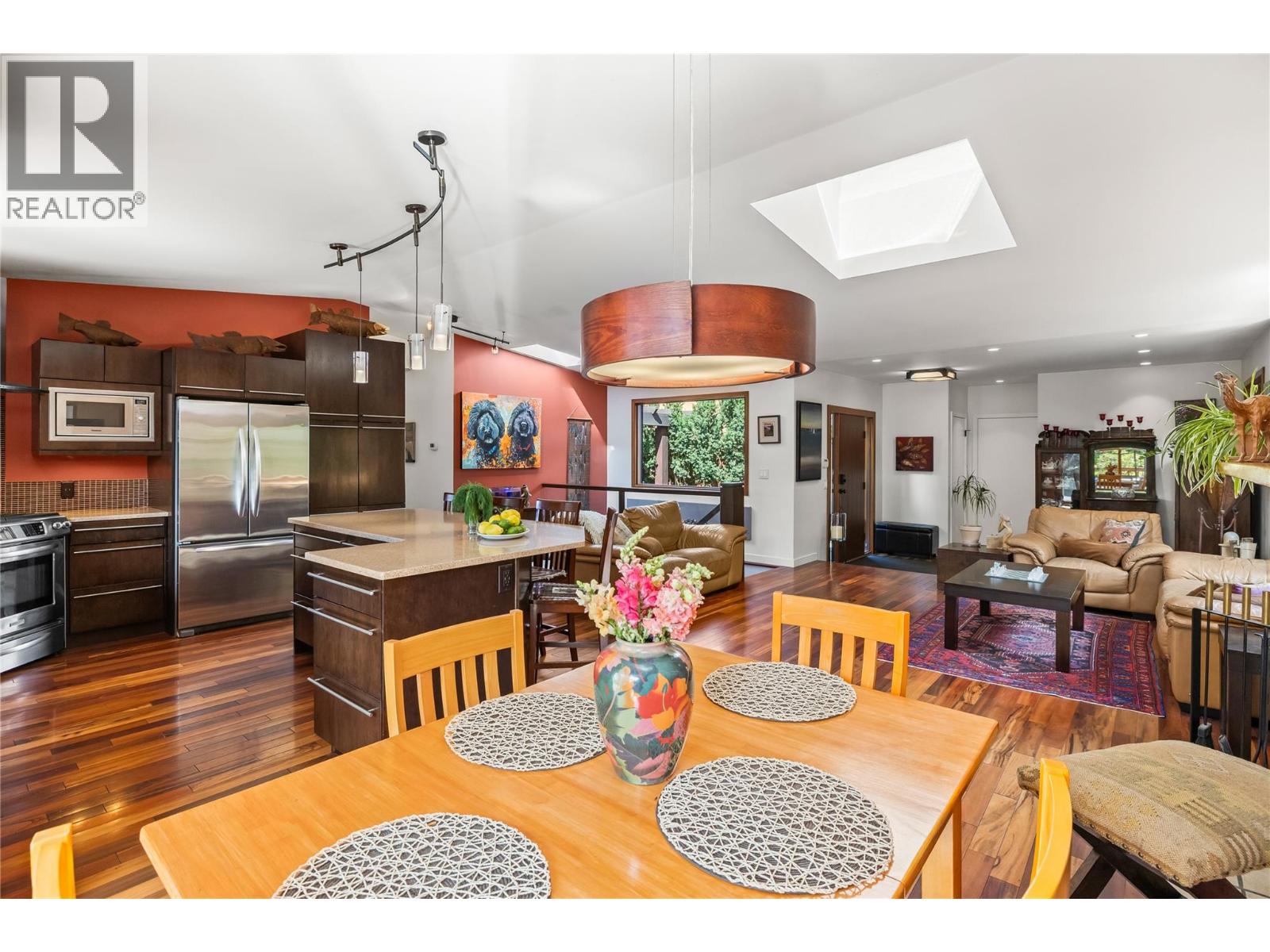 Picture for 3950 June Springs  Road https://www.cirrealty.ca/reb/bc/4/10366944_15.jpg