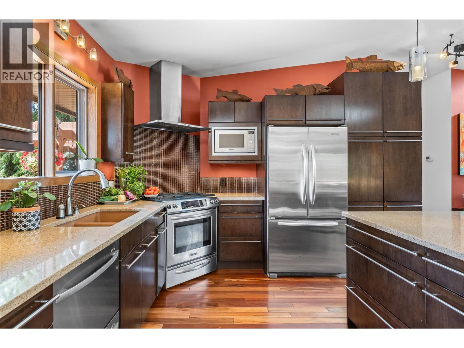 Picture for 3950 June Springs  Road https://www.cirrealty.ca/reb/bc/4/10366944_16.jpg