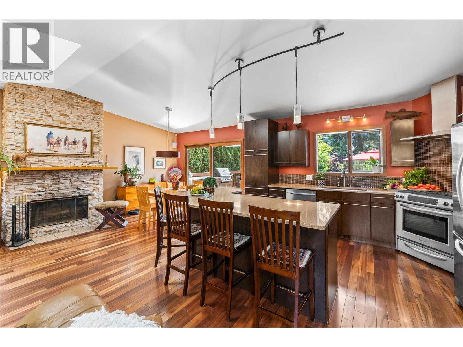 Picture for 3950 June Springs  Road https://www.cirrealty.ca/reb/bc/4/10366944_21.jpg