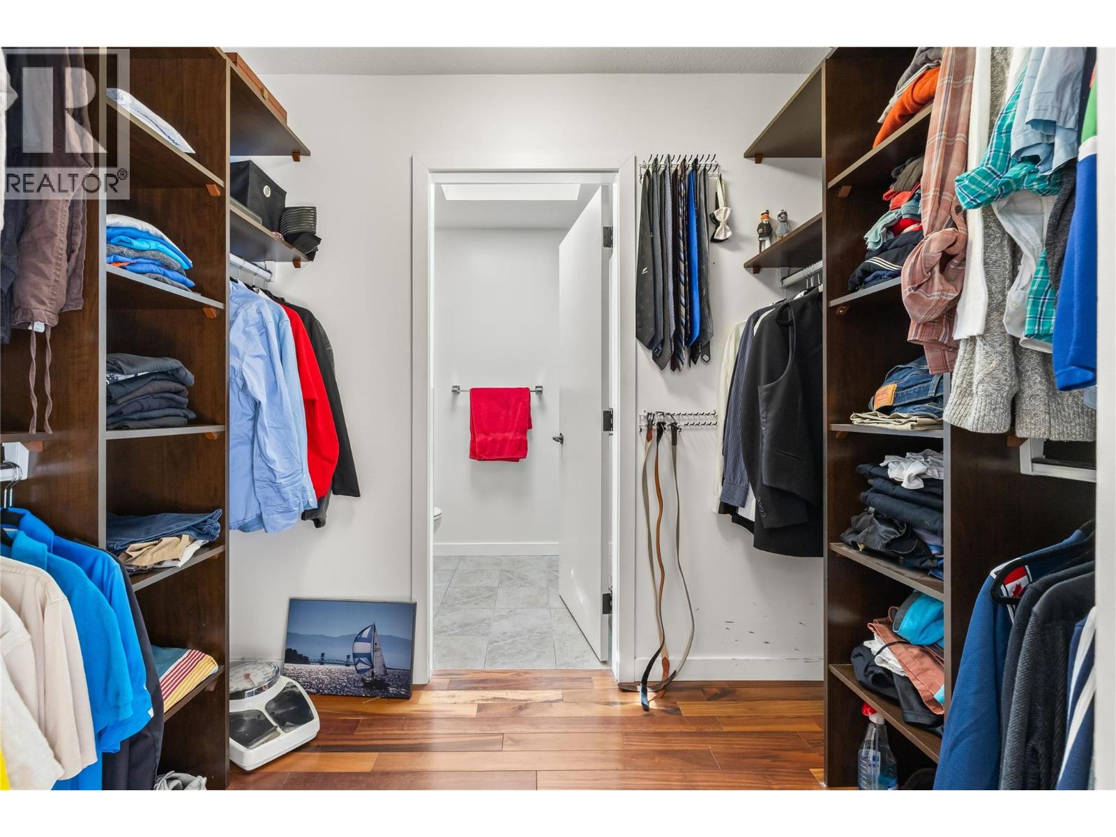 Picture for 3950 June Springs  Road https://www.cirrealty.ca/reb/bc/4/10366944_26.jpg