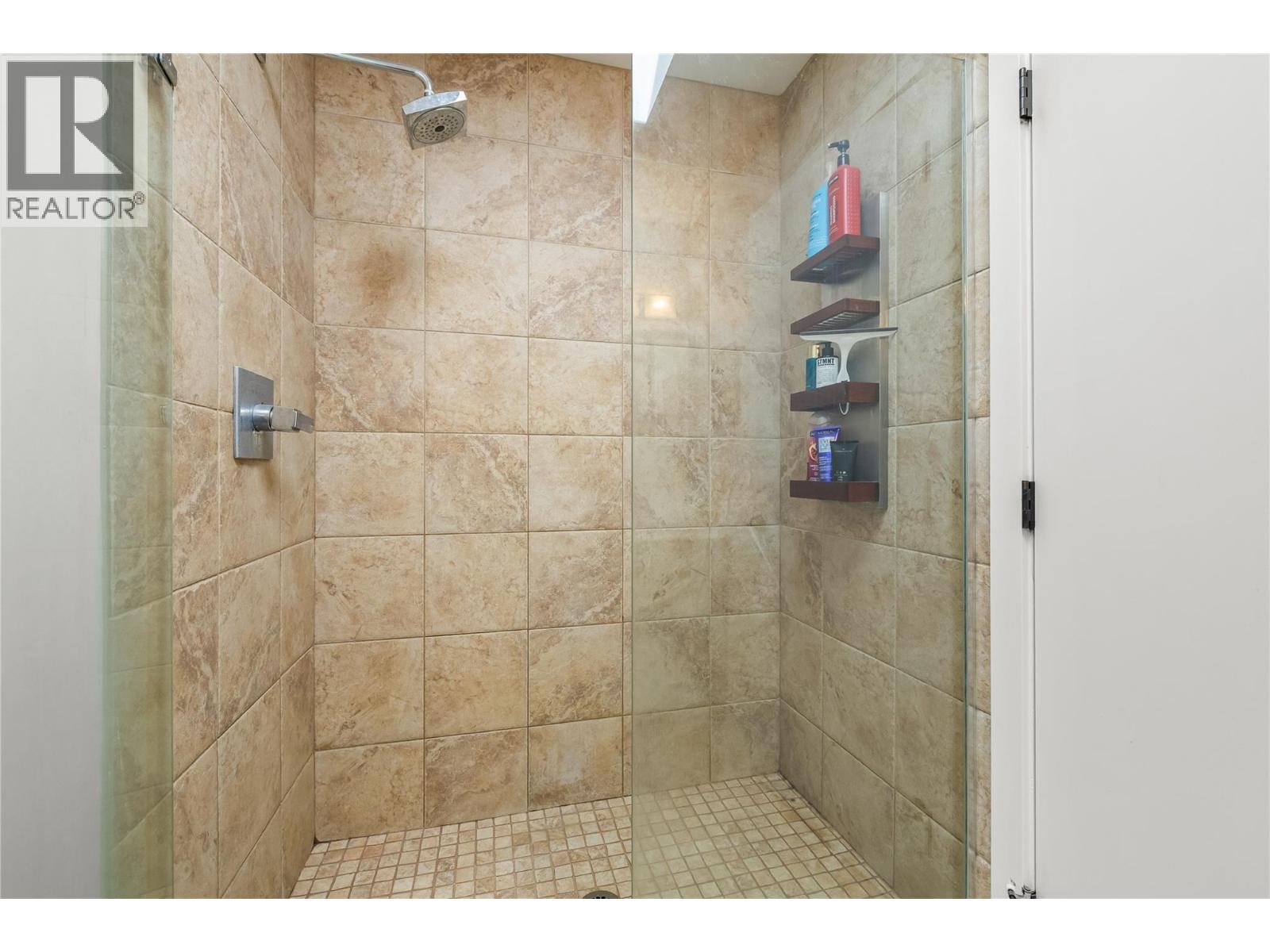 Picture for 3950 June Springs  Road https://www.cirrealty.ca/reb/bc/4/10366944_28.jpg