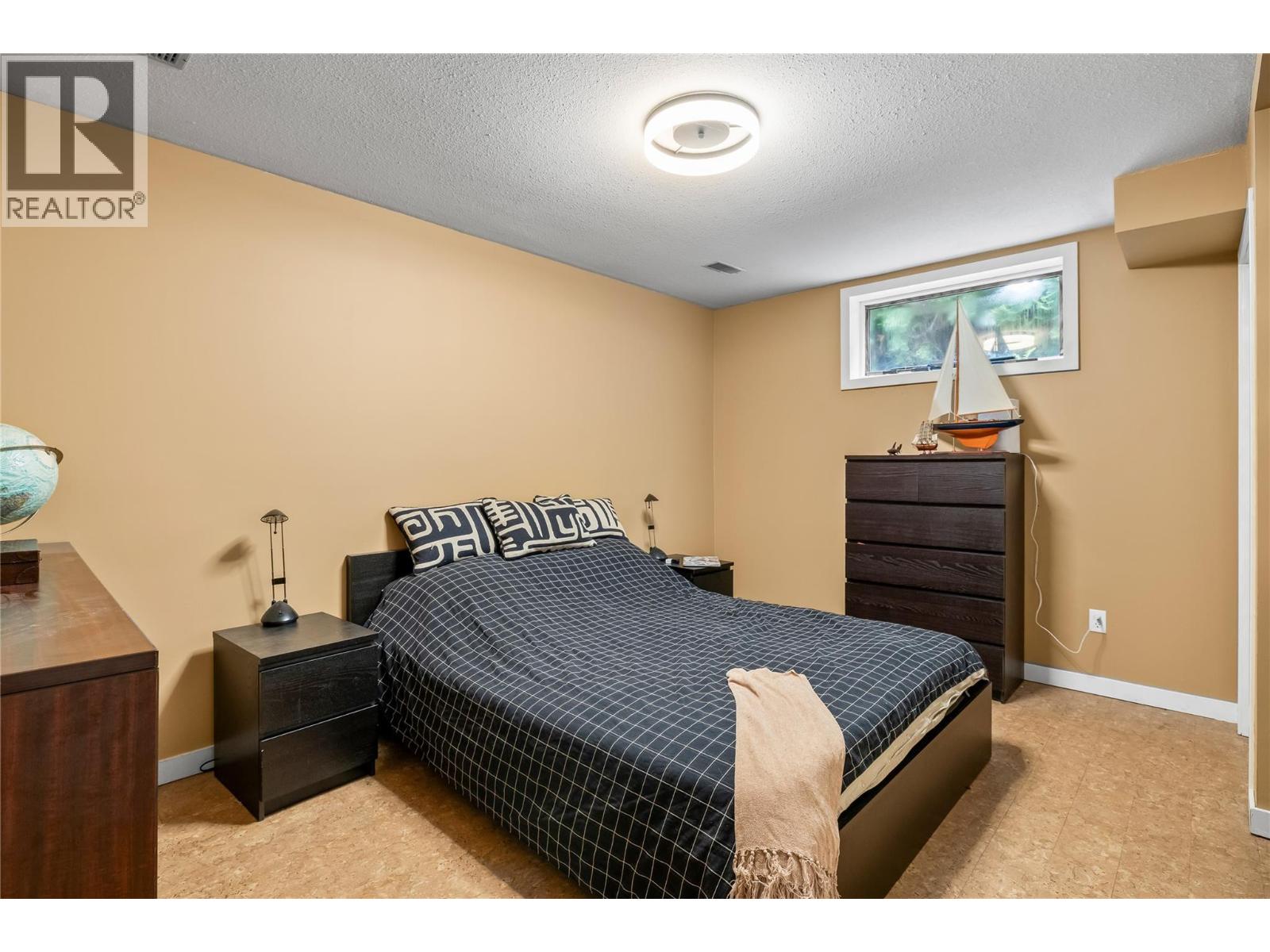 Picture for 3950 June Springs  Road https://www.cirrealty.ca/reb/bc/4/10366944_34.jpg