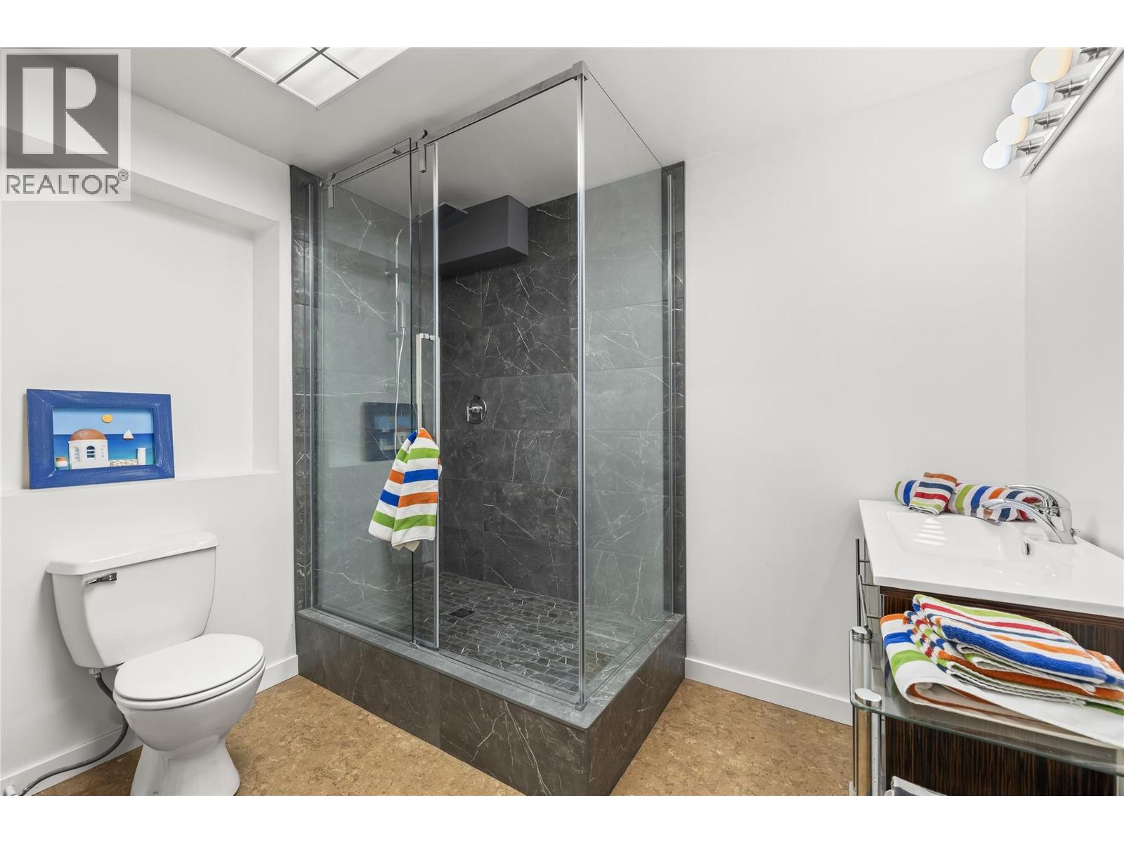 Picture for 3950 June Springs  Road https://www.cirrealty.ca/reb/bc/4/10366944_36.jpg