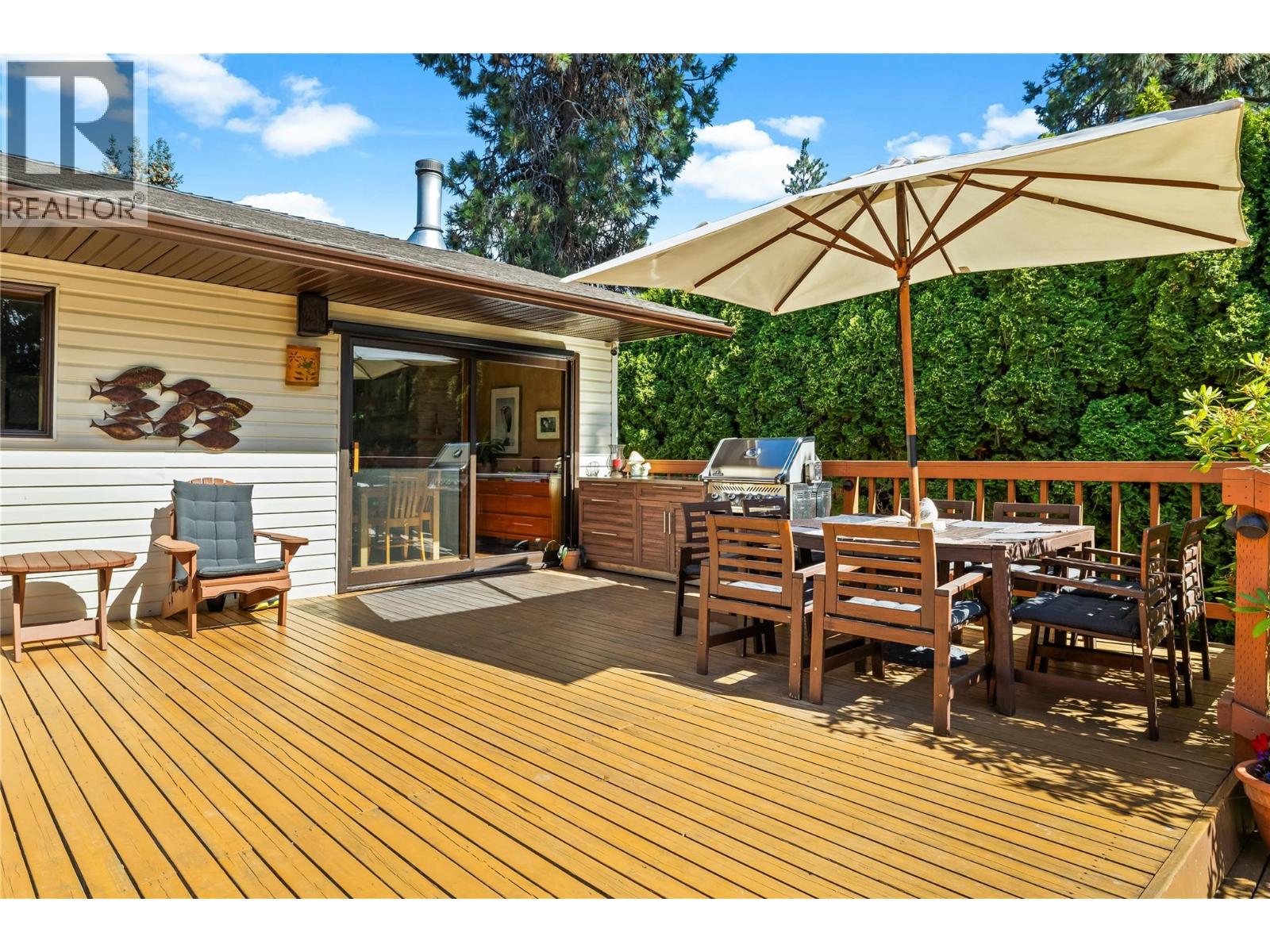 Picture for 3950 June Springs  Road https://www.cirrealty.ca/reb/bc/4/10366944_40.jpg