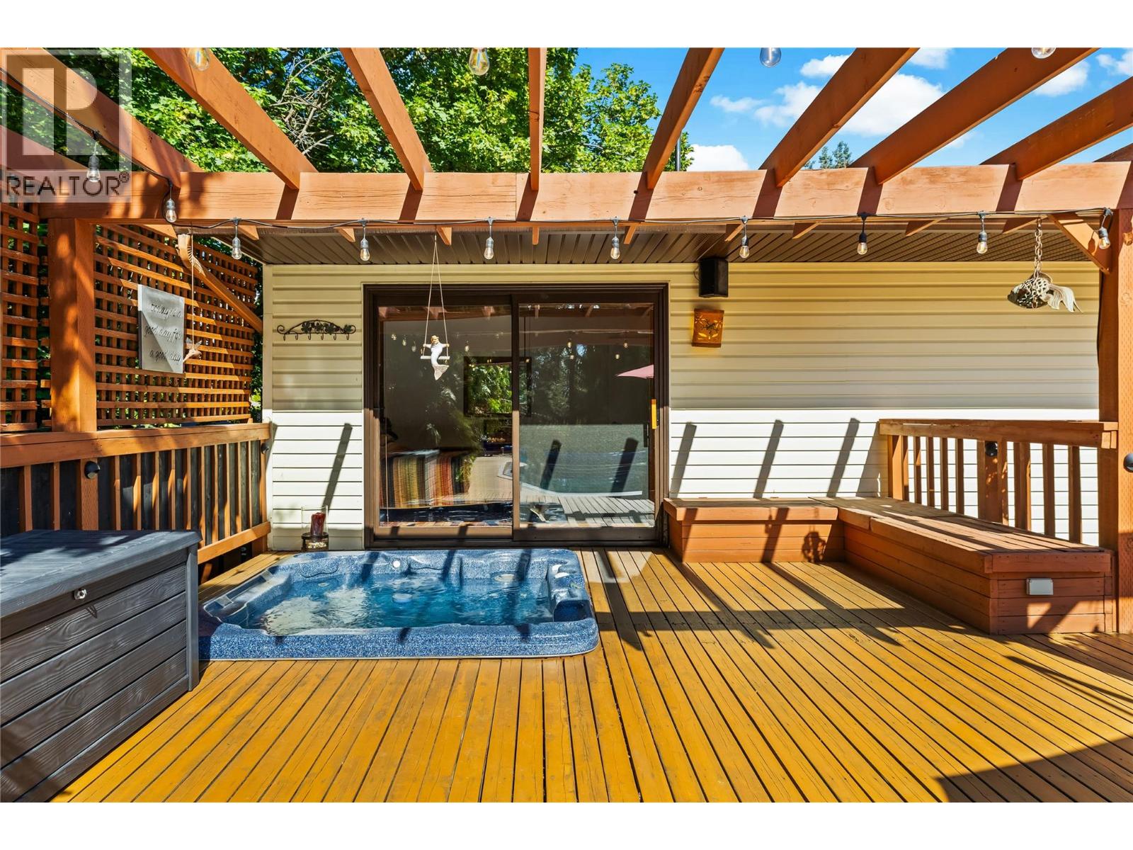 Picture for 3950 June Springs  Road https://www.cirrealty.ca/reb/bc/4/10366944_44.jpg