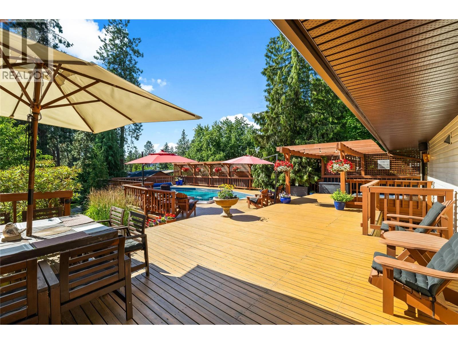 Picture for 3950 June Springs  Road https://www.cirrealty.ca/reb/bc/4/10366944_46.jpg