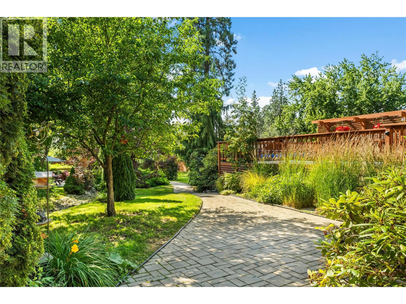 Picture for 3950 June Springs  Road https://www.cirrealty.ca/reb/bc/4/10366944_48.jpg