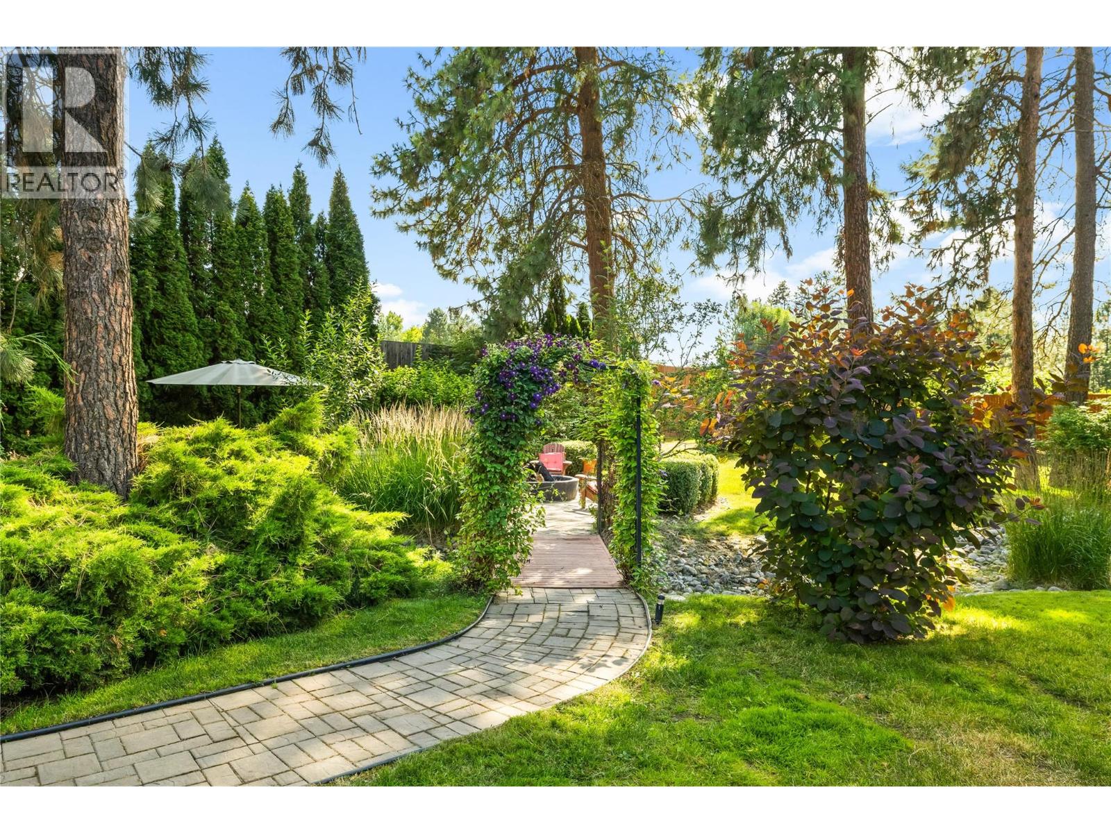 Picture for 3950 June Springs  Road https://www.cirrealty.ca/reb/bc/4/10366944_49.jpg