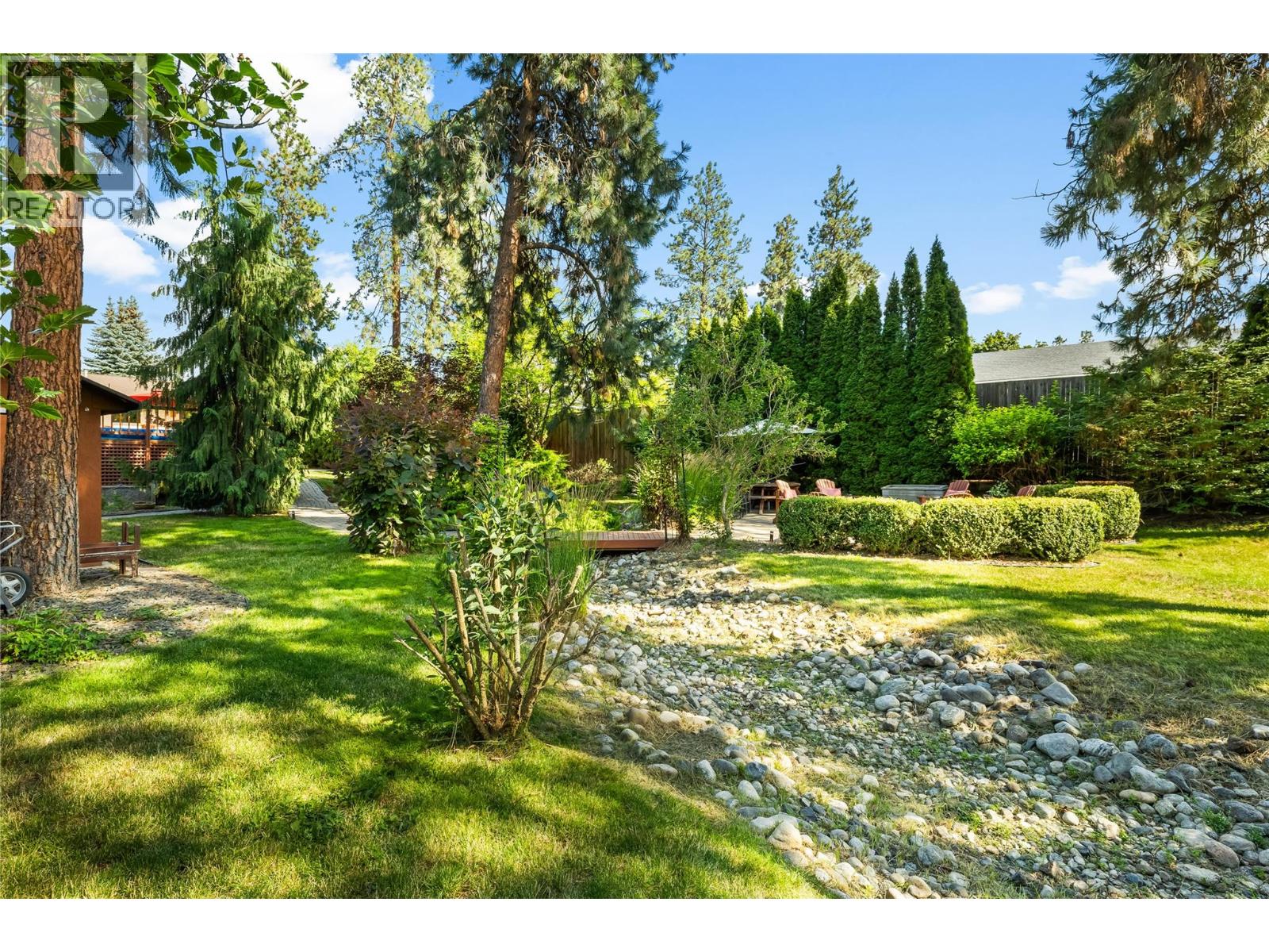 Picture for 3950 June Springs  Road https://www.cirrealty.ca/reb/bc/4/10366944_50.jpg