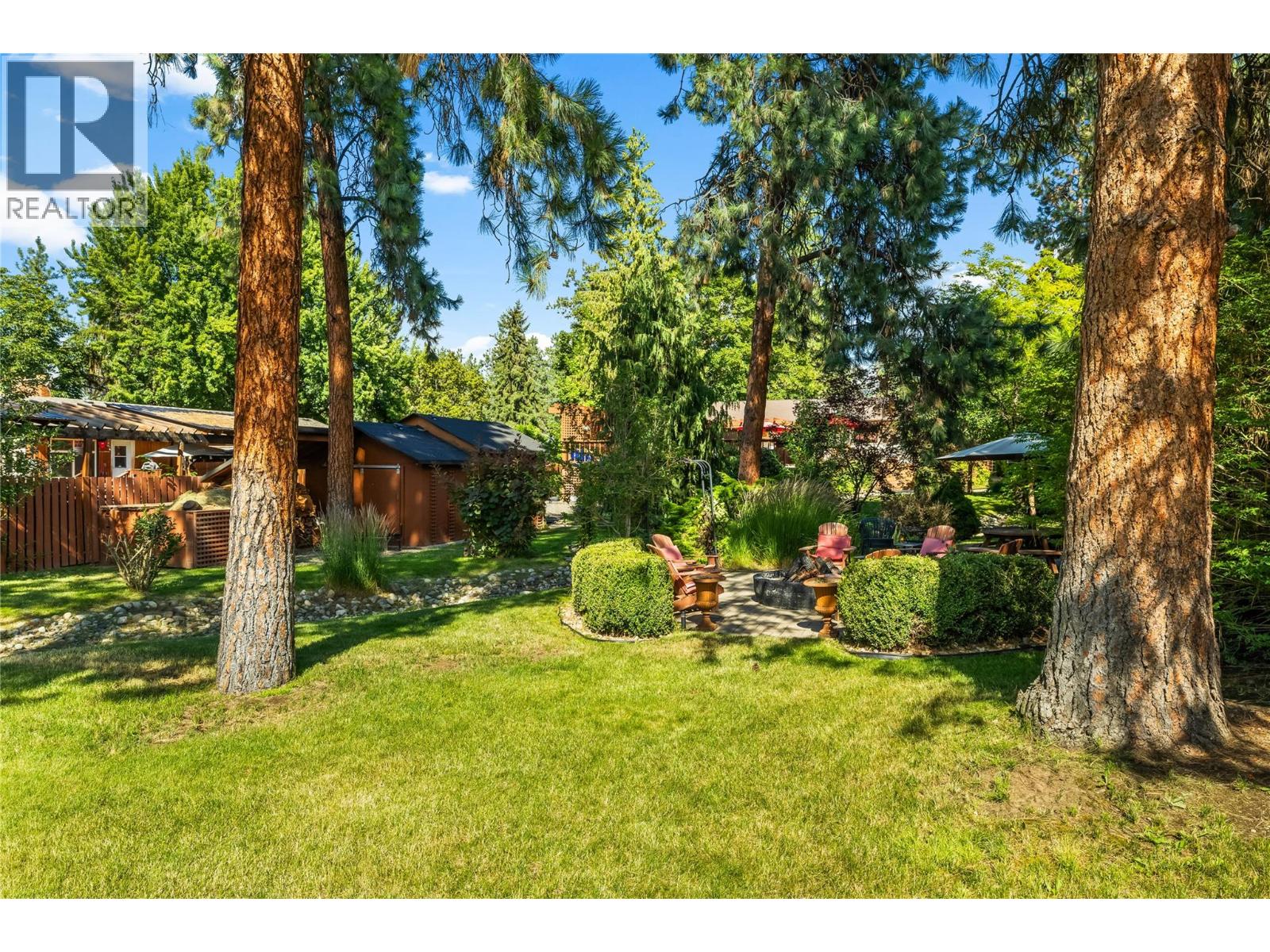 Picture for 3950 June Springs  Road https://www.cirrealty.ca/reb/bc/4/10366944_52.jpg