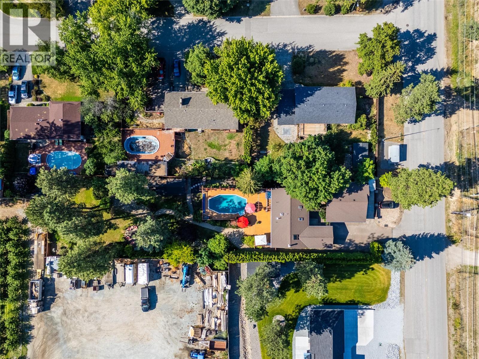 Picture for 3950 June Springs  Road https://www.cirrealty.ca/reb/bc/4/10366944_56.jpg