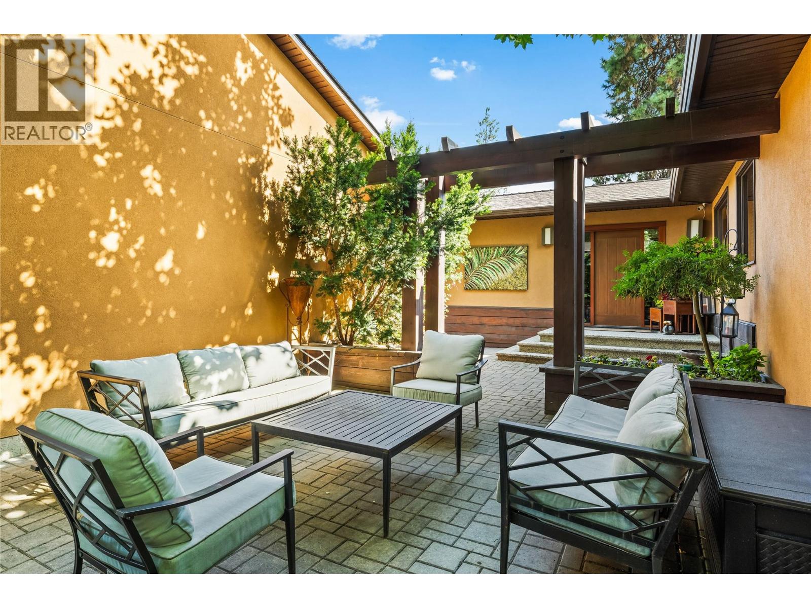 Picture for 3950 June Springs  Road https://www.cirrealty.ca/reb/bc/4/10366944_7.jpg