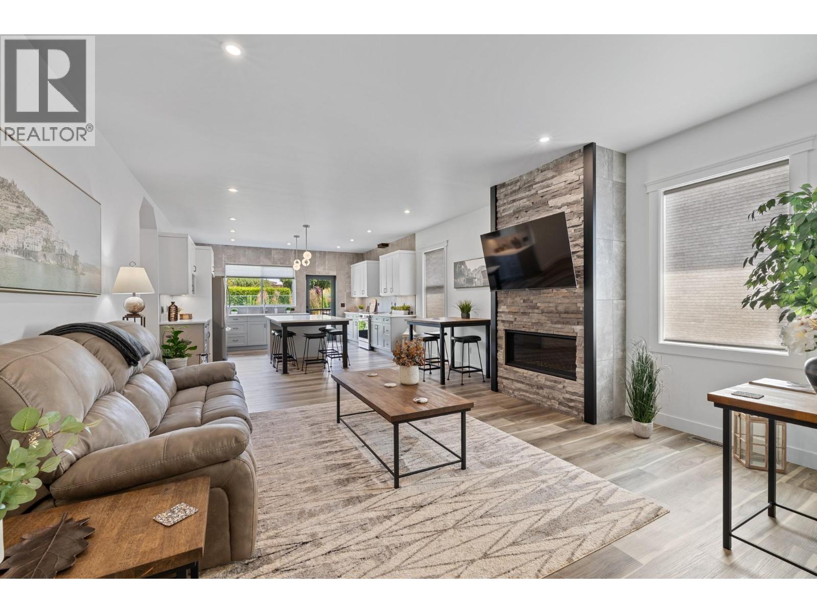 Picture for 712 Lake  Court