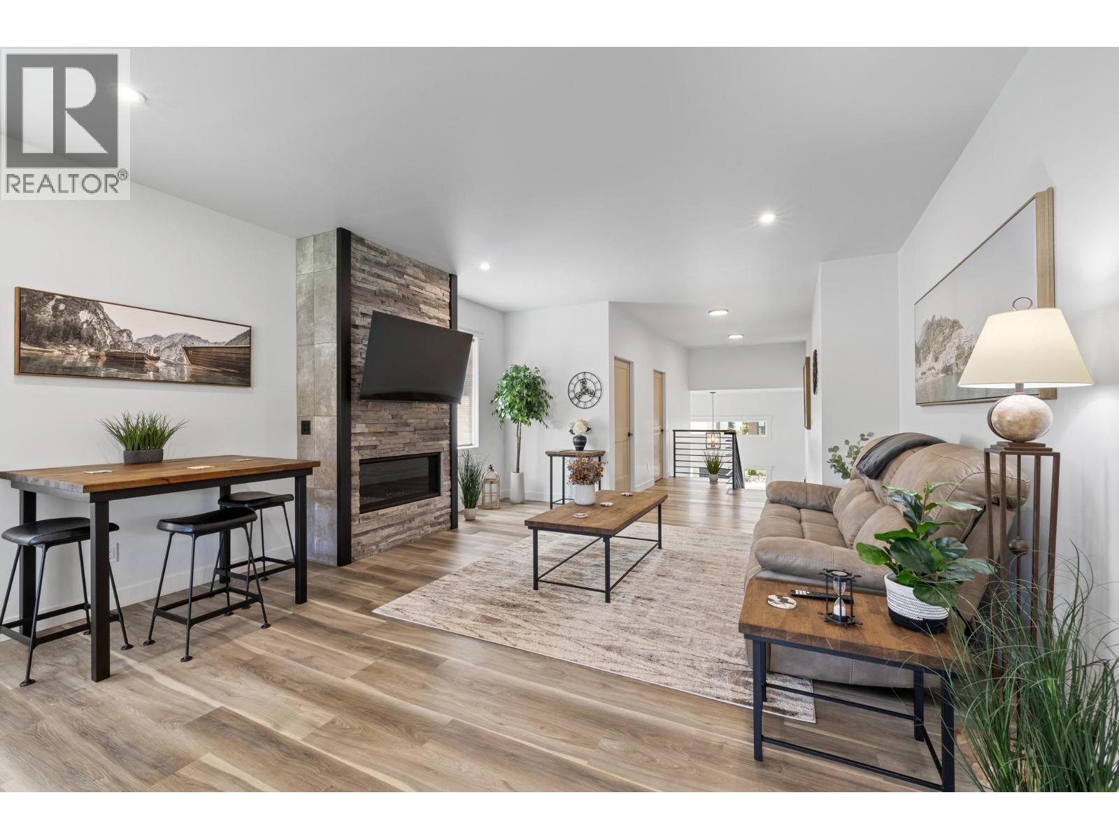 Picture for 712 Lake  Court