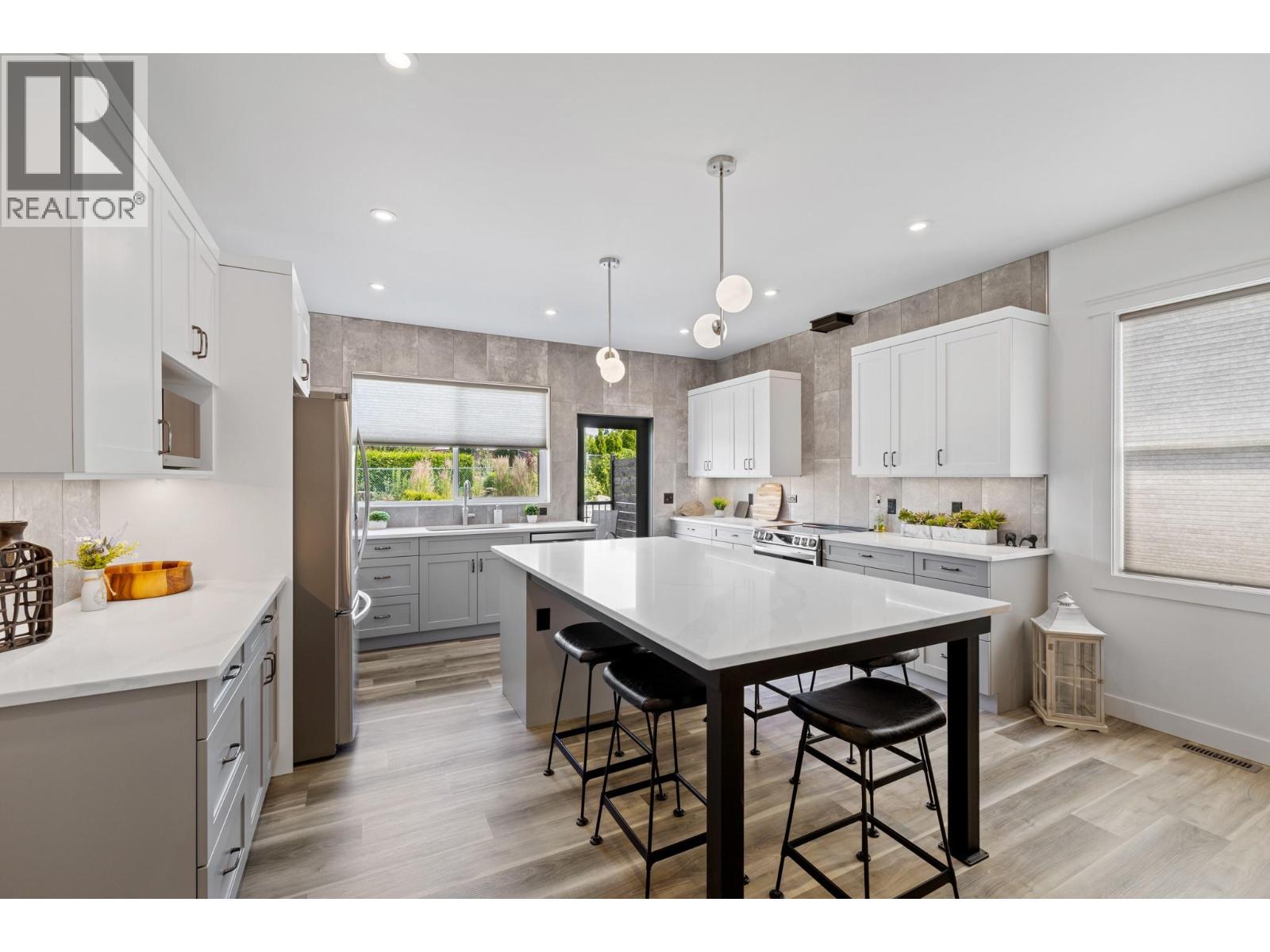 Picture for 712 Lake  Court