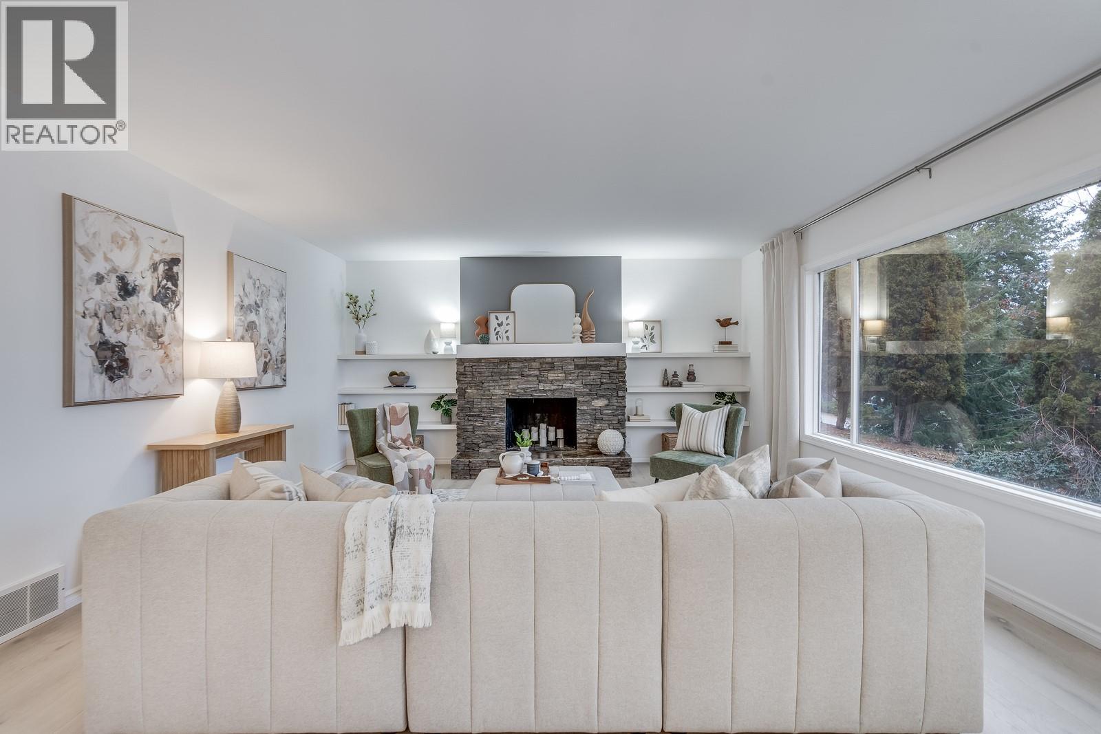 Picture for 1576 Scott  Crescent