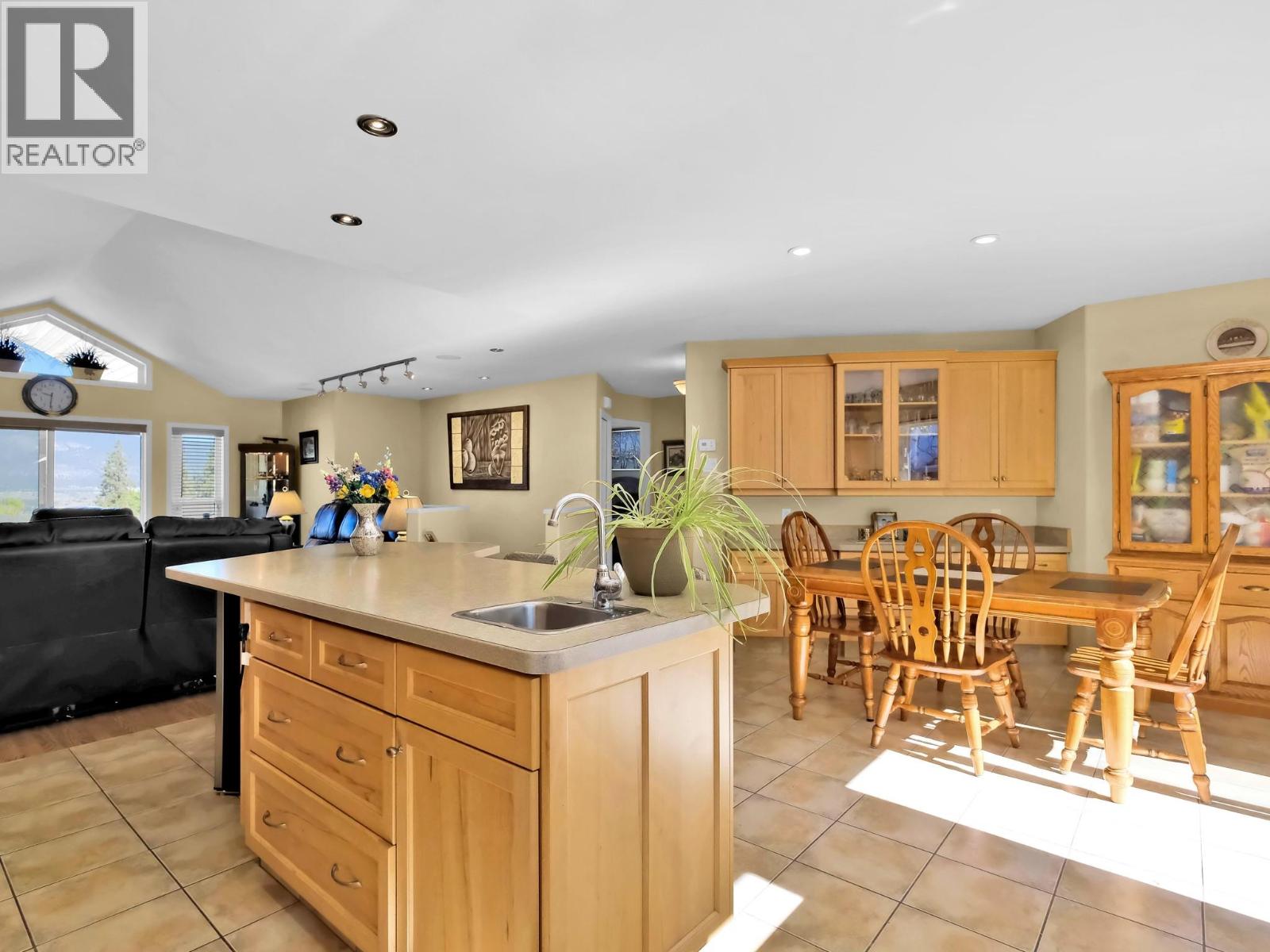 Picture for Unit #102, 695 Pineview  Road