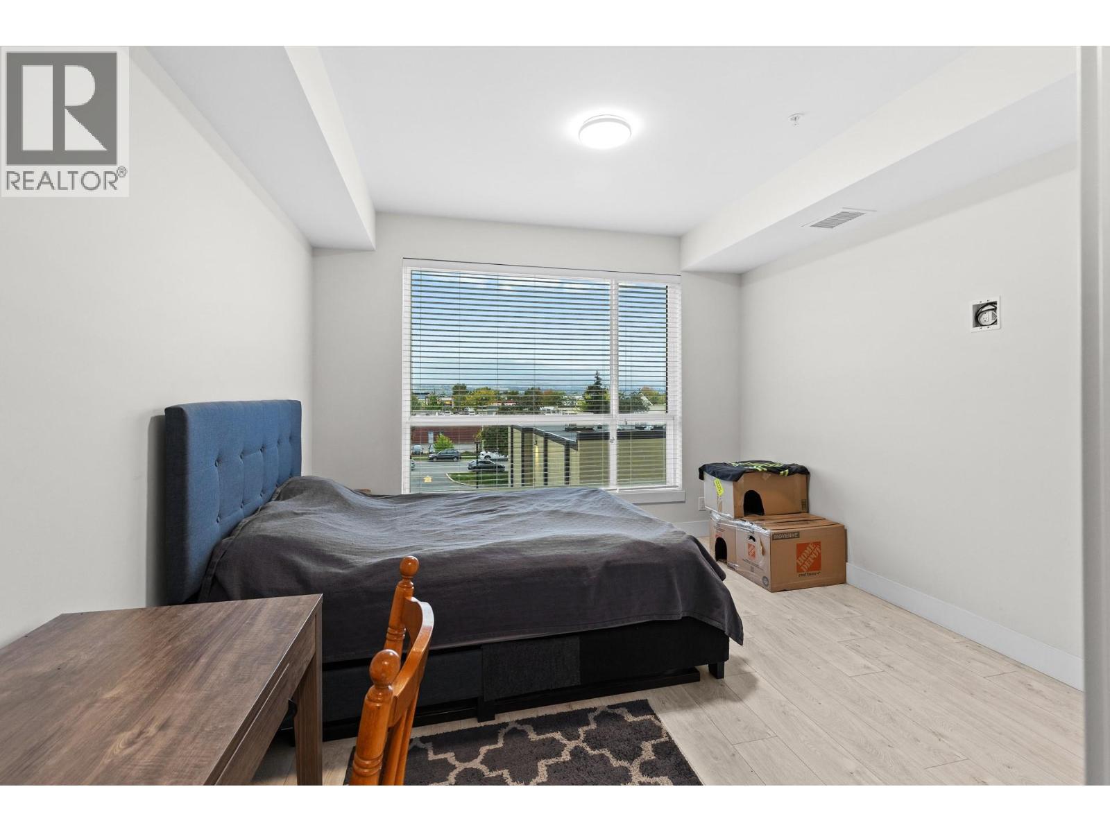 Picture for Unit #311, 1925 Enterprise  Way https://www.cirrealty.ca/reb/bc/5/10357835_12.jpg