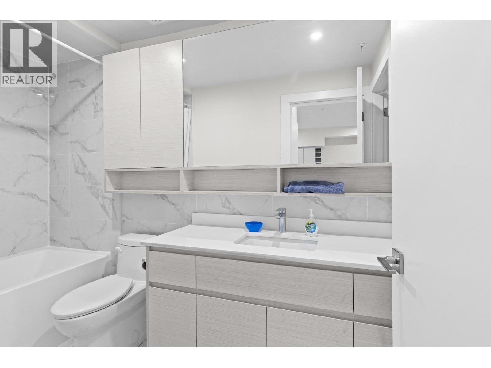 Picture for Unit #311, 1925 Enterprise  Way https://www.cirrealty.ca/reb/bc/5/10357835_15.jpg