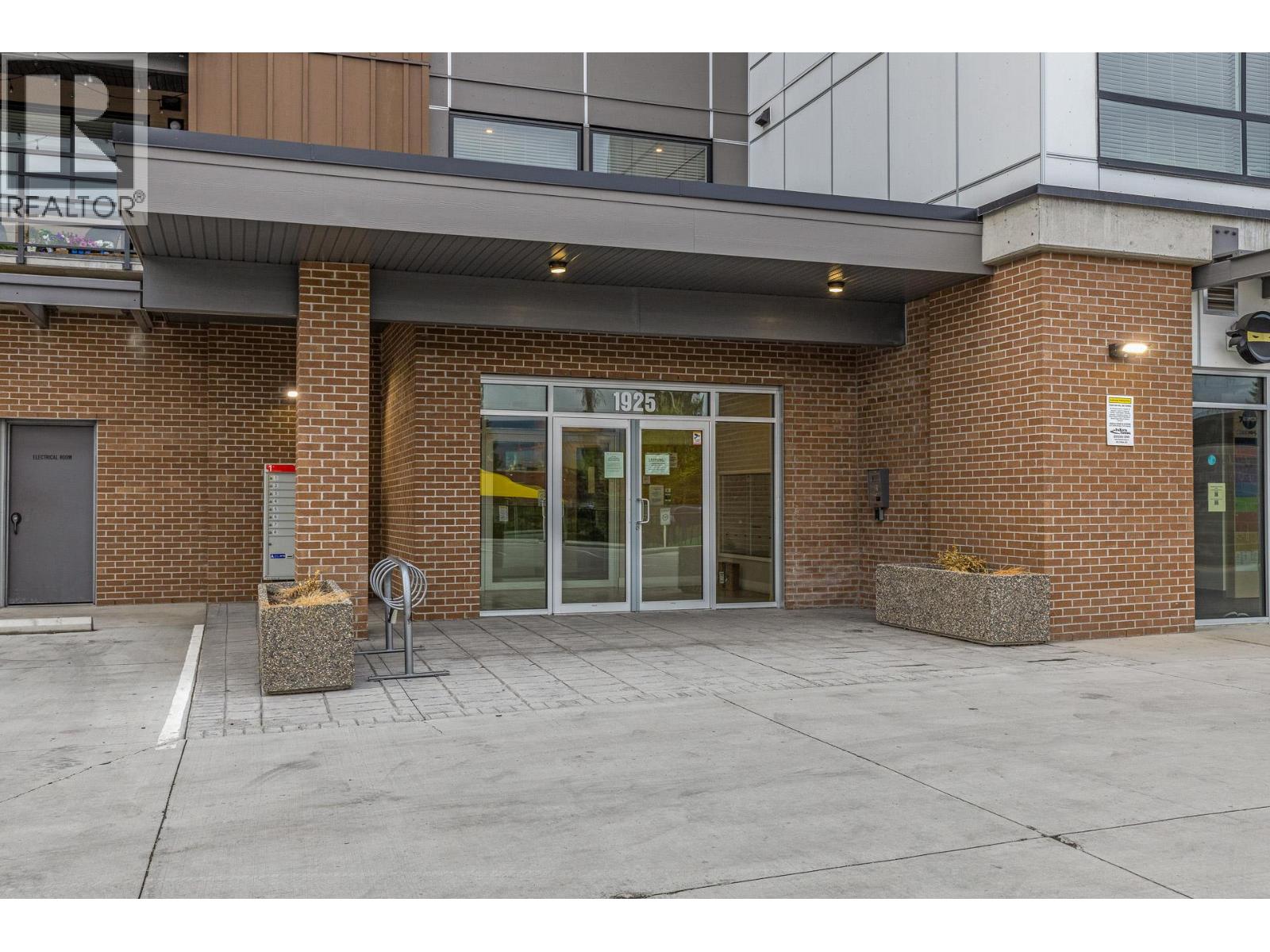 Picture for Unit #311, 1925 Enterprise  Way https://www.cirrealty.ca/reb/bc/5/10357835_23.jpg