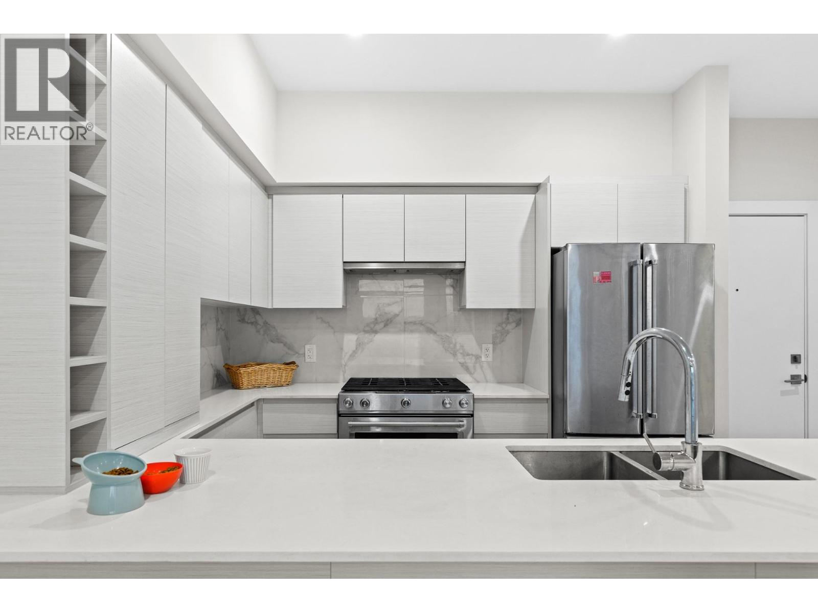 Picture for Unit #311, 1925 Enterprise  Way https://www.cirrealty.ca/reb/bc/5/10357835_8.jpg