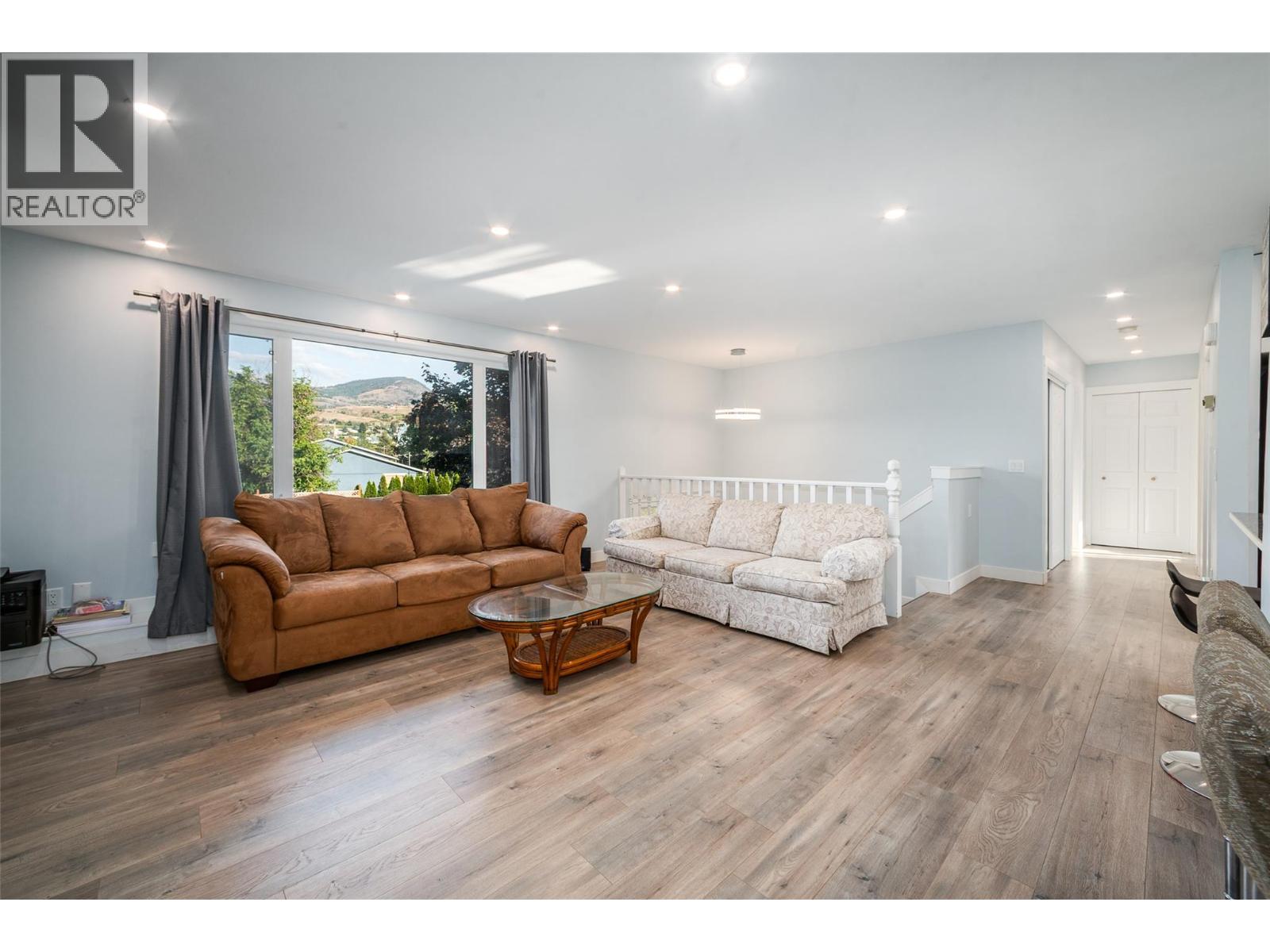 Picture for 320 Prior  RoadN https://www.cirrealty.ca/reb/bc/5/10363445_10.jpg